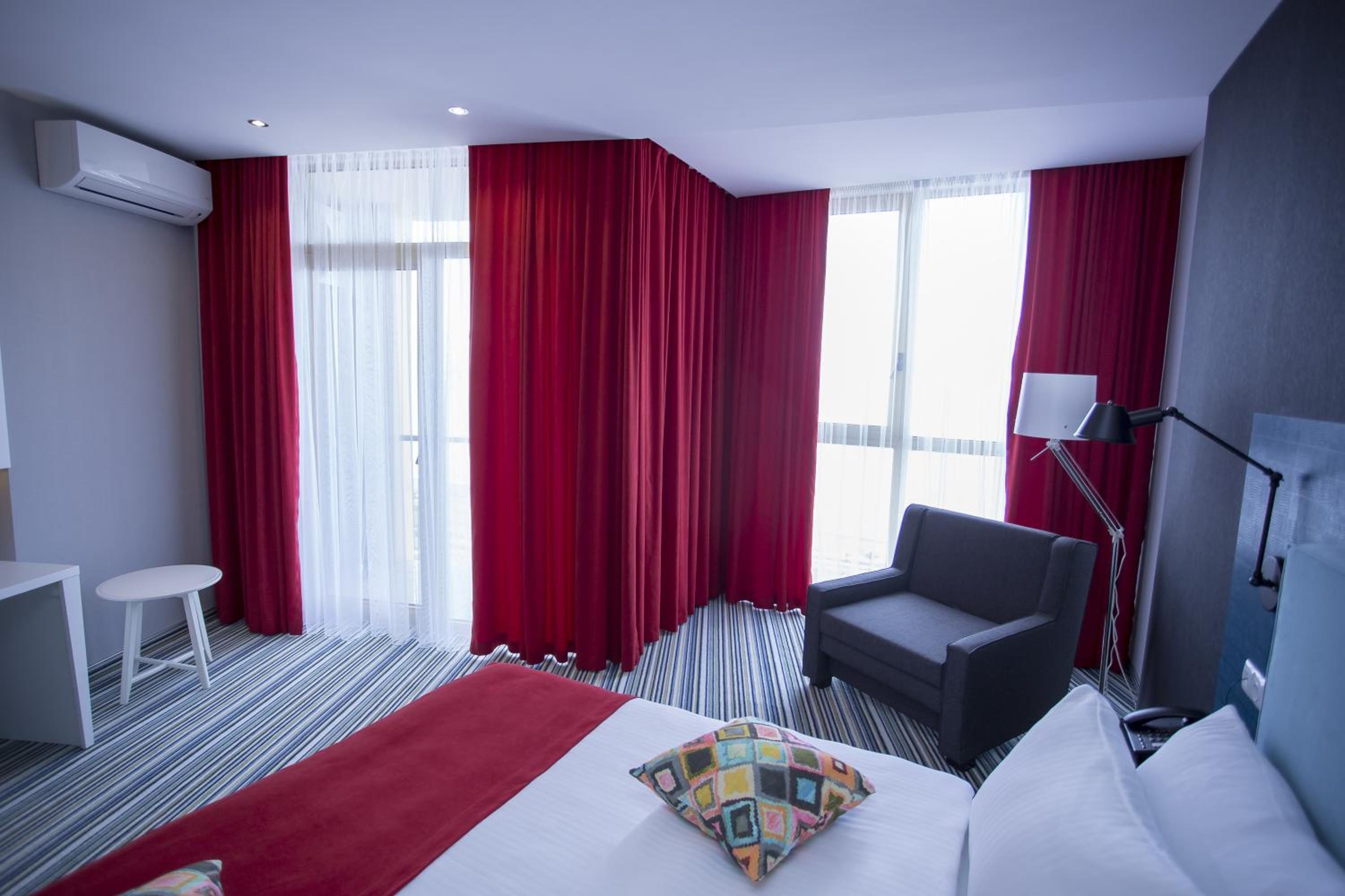 Deluxe Triple Room with Sea View - Photo 9