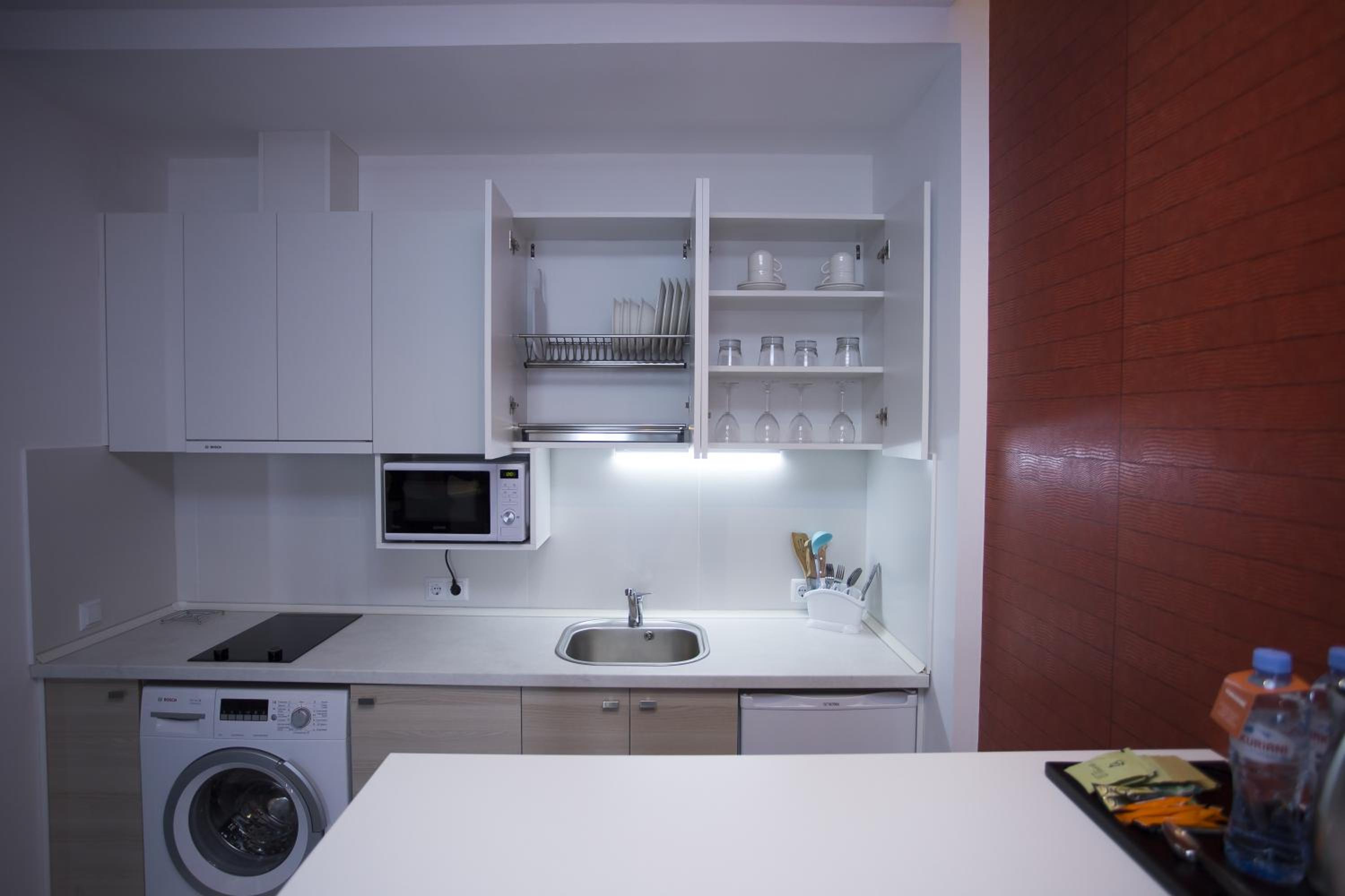 Deluxe Family Suite - Photo 18