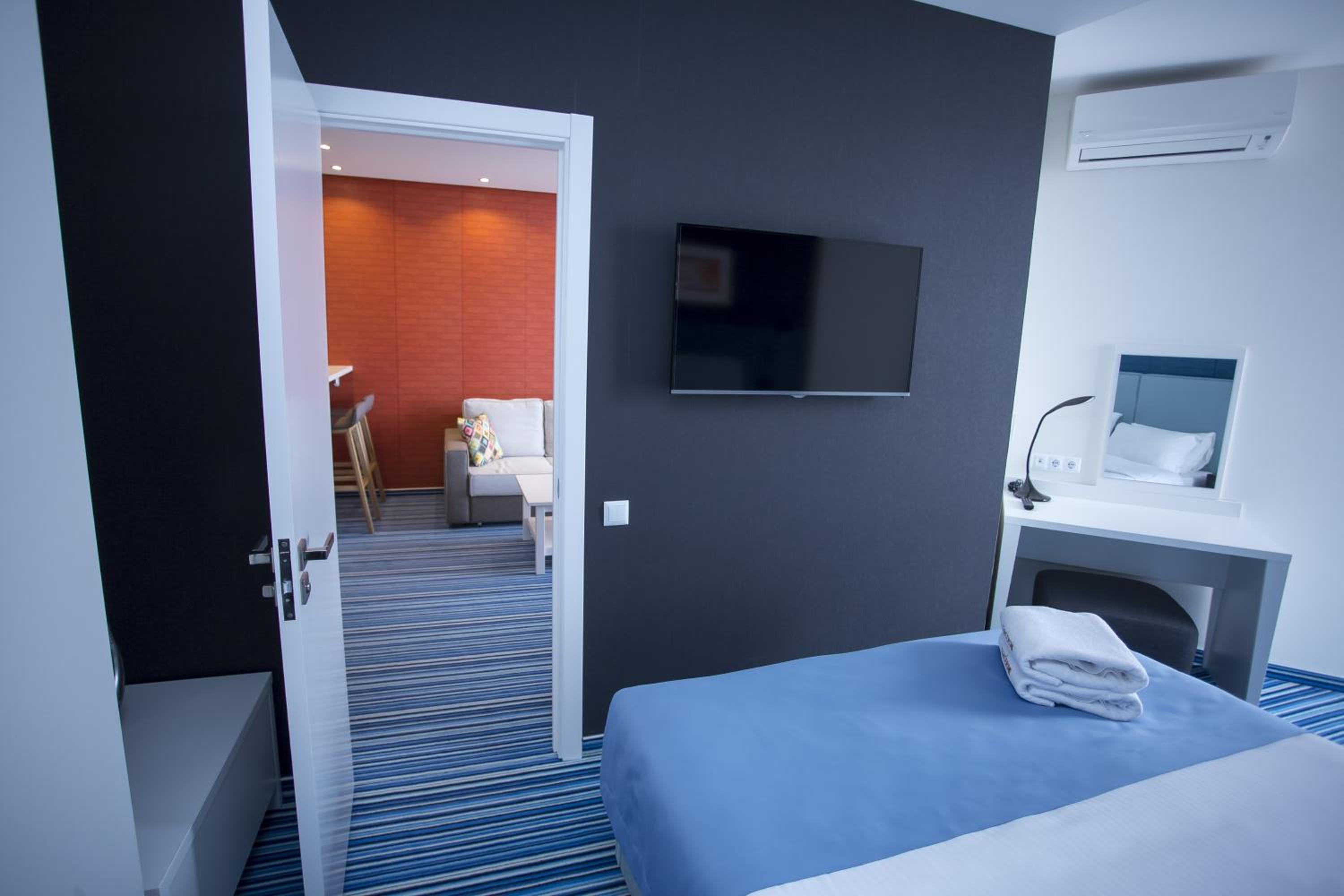 Family Suite with Sea View - Photo 10