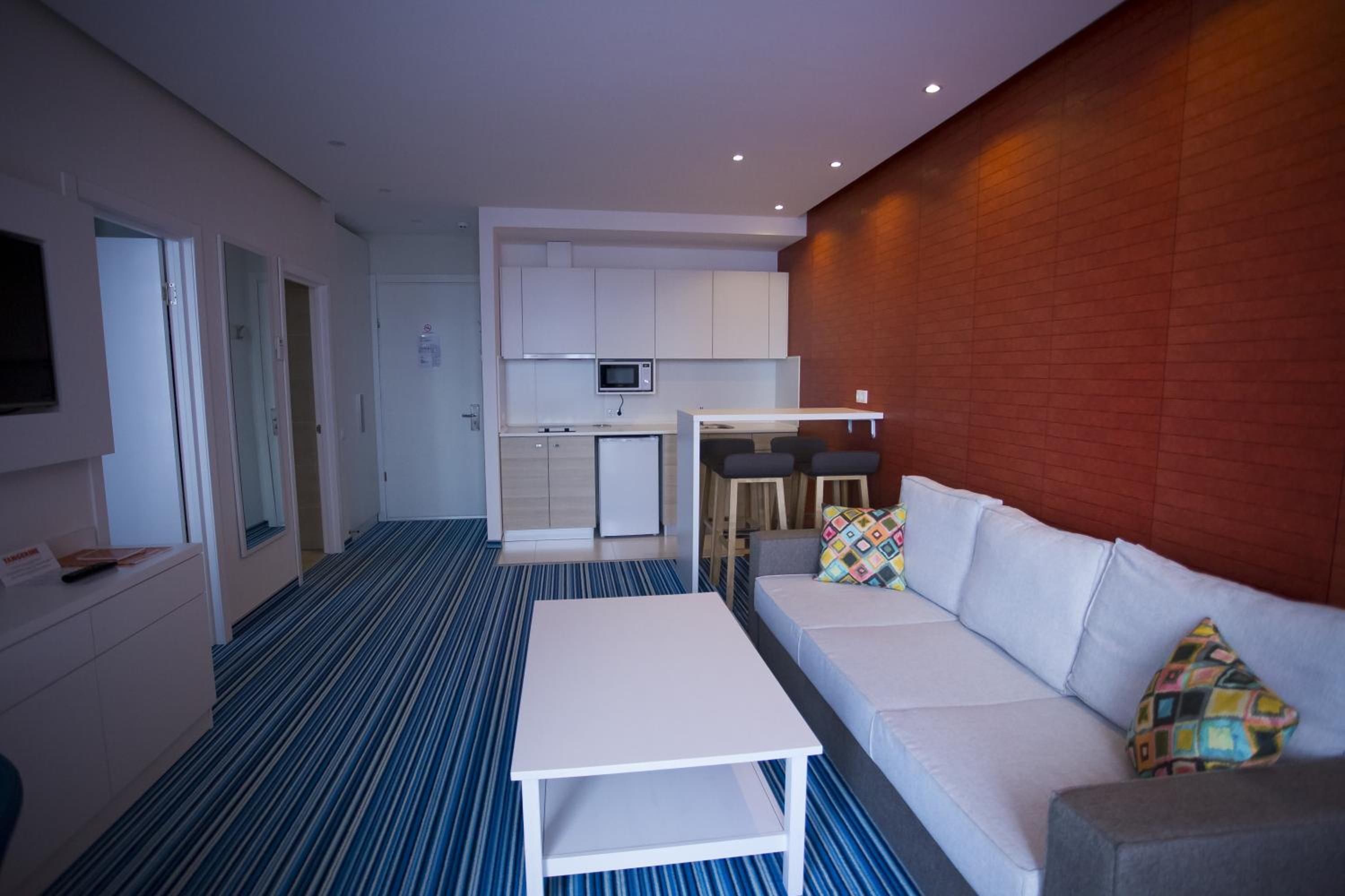Family Suite with Sea View - Photo 36