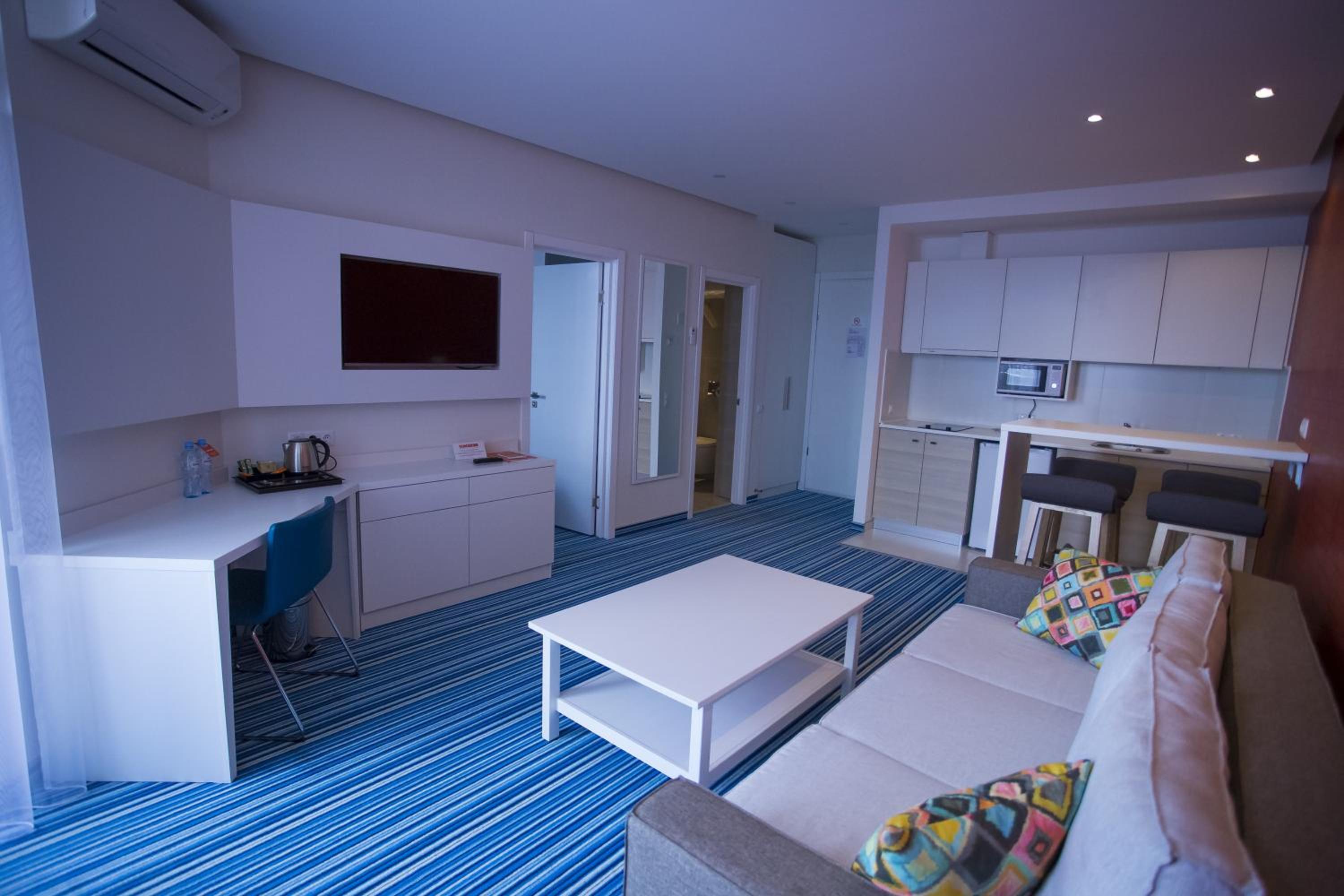 Family Suite with Sea View - Photo 9