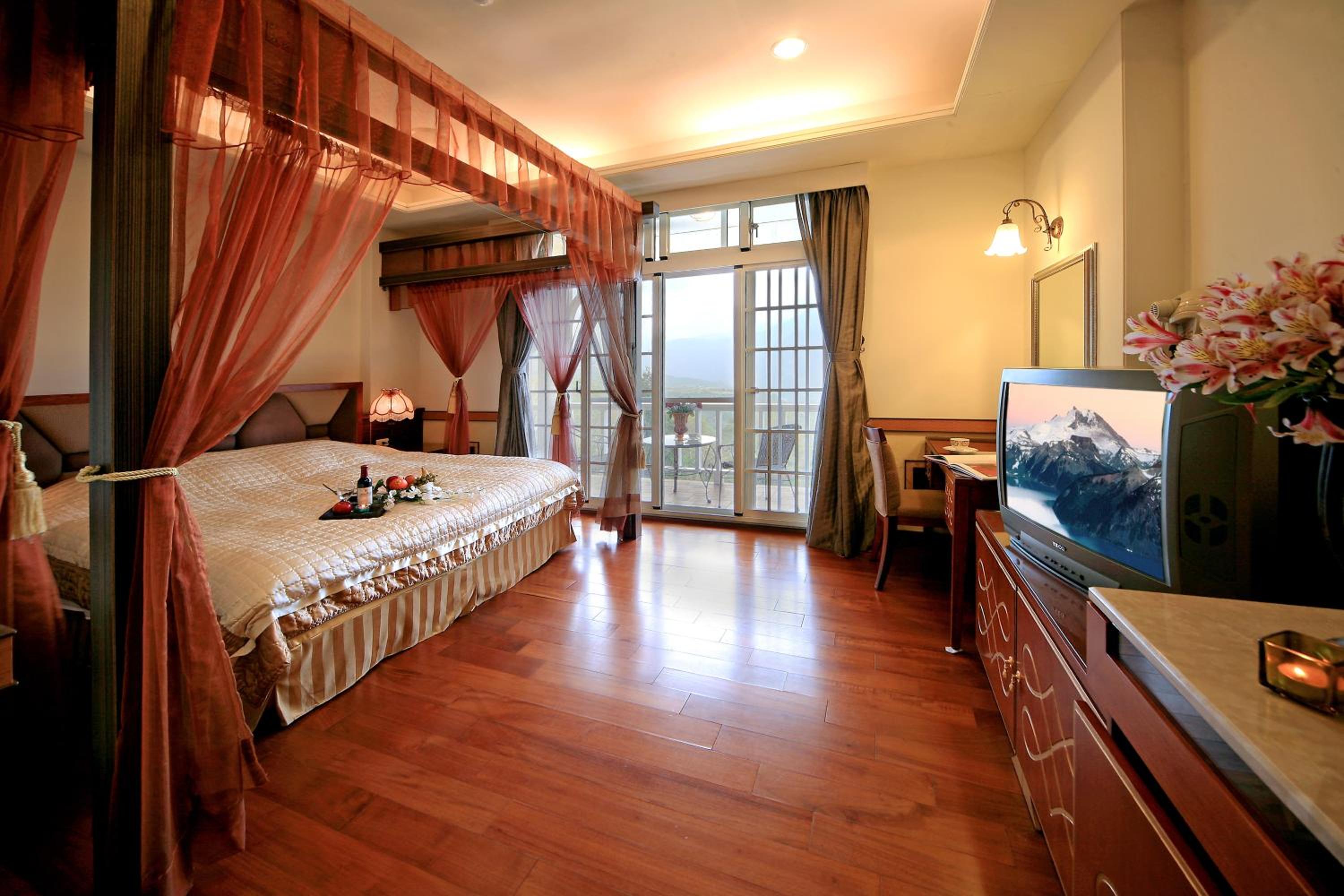 Deluxe Double Room with Bath photo 3