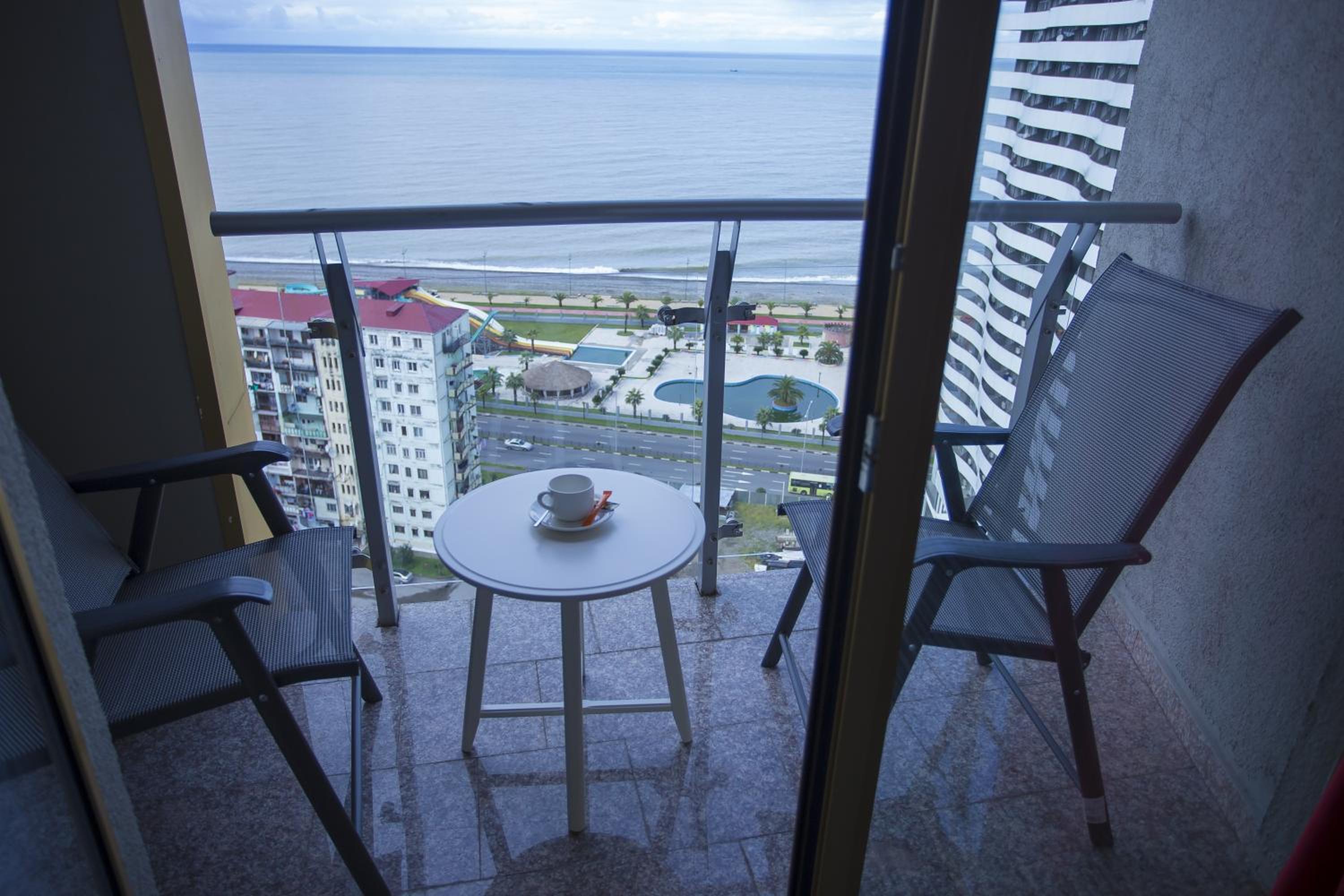 Family Suite with Sea View - Photo 3