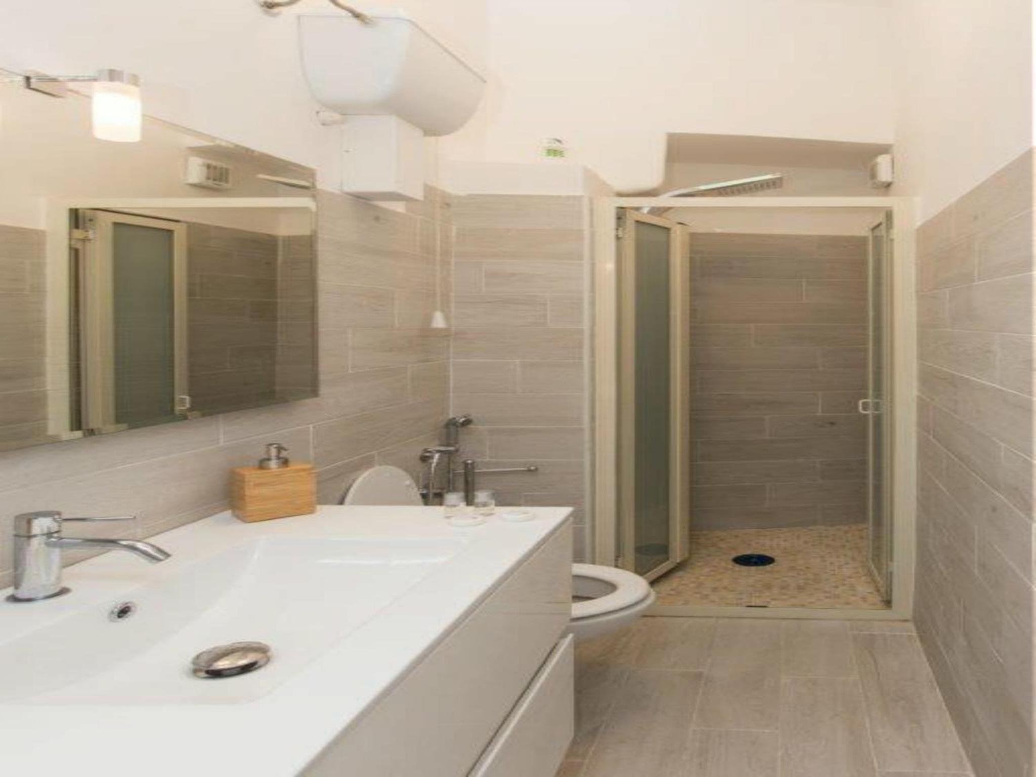 Deluxe Triple Room - Photo 20