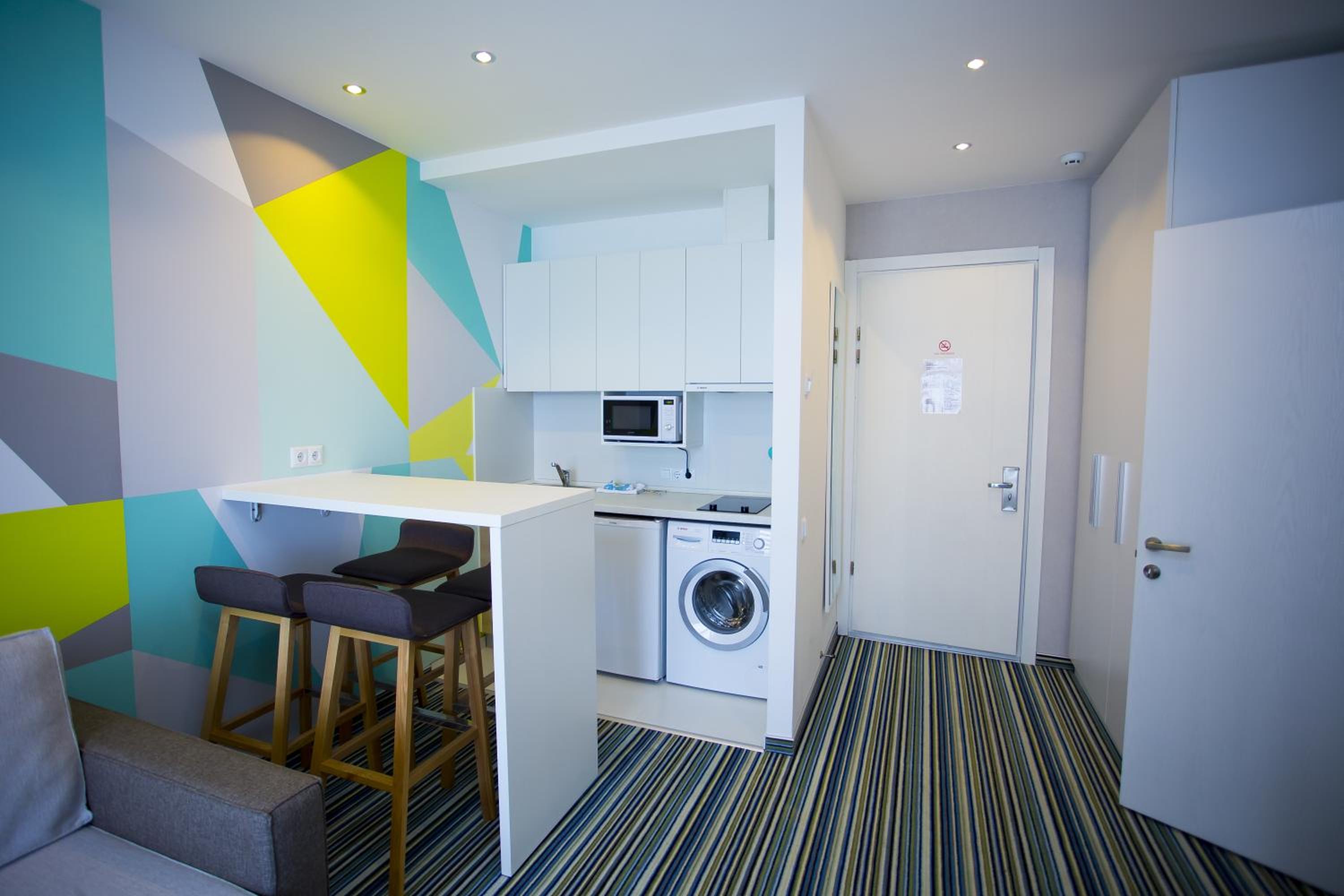 Deluxe Family Suite - Photo 24
