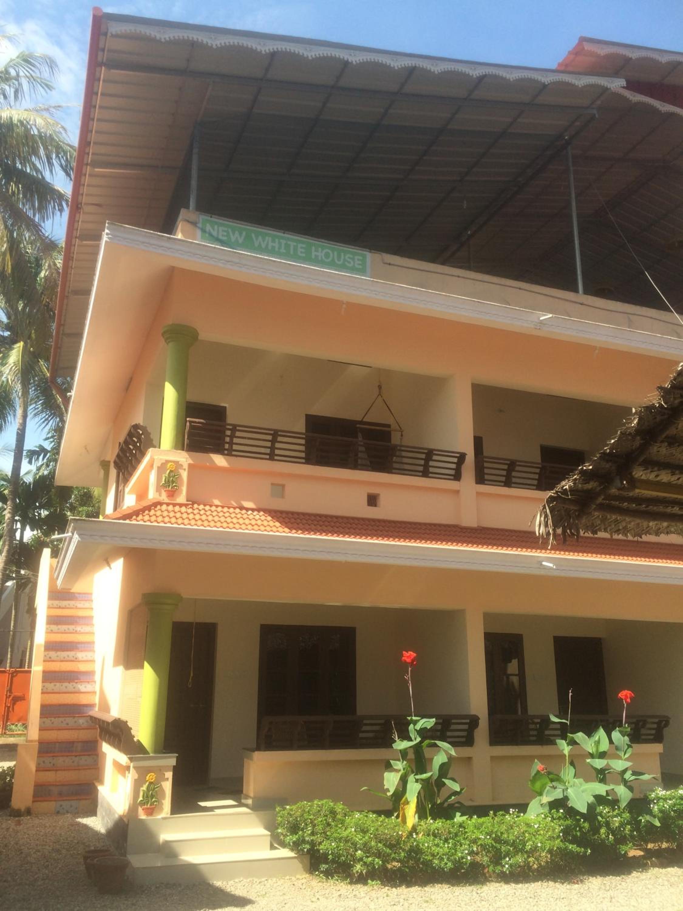 Queen Room with Balcony - Photo 17