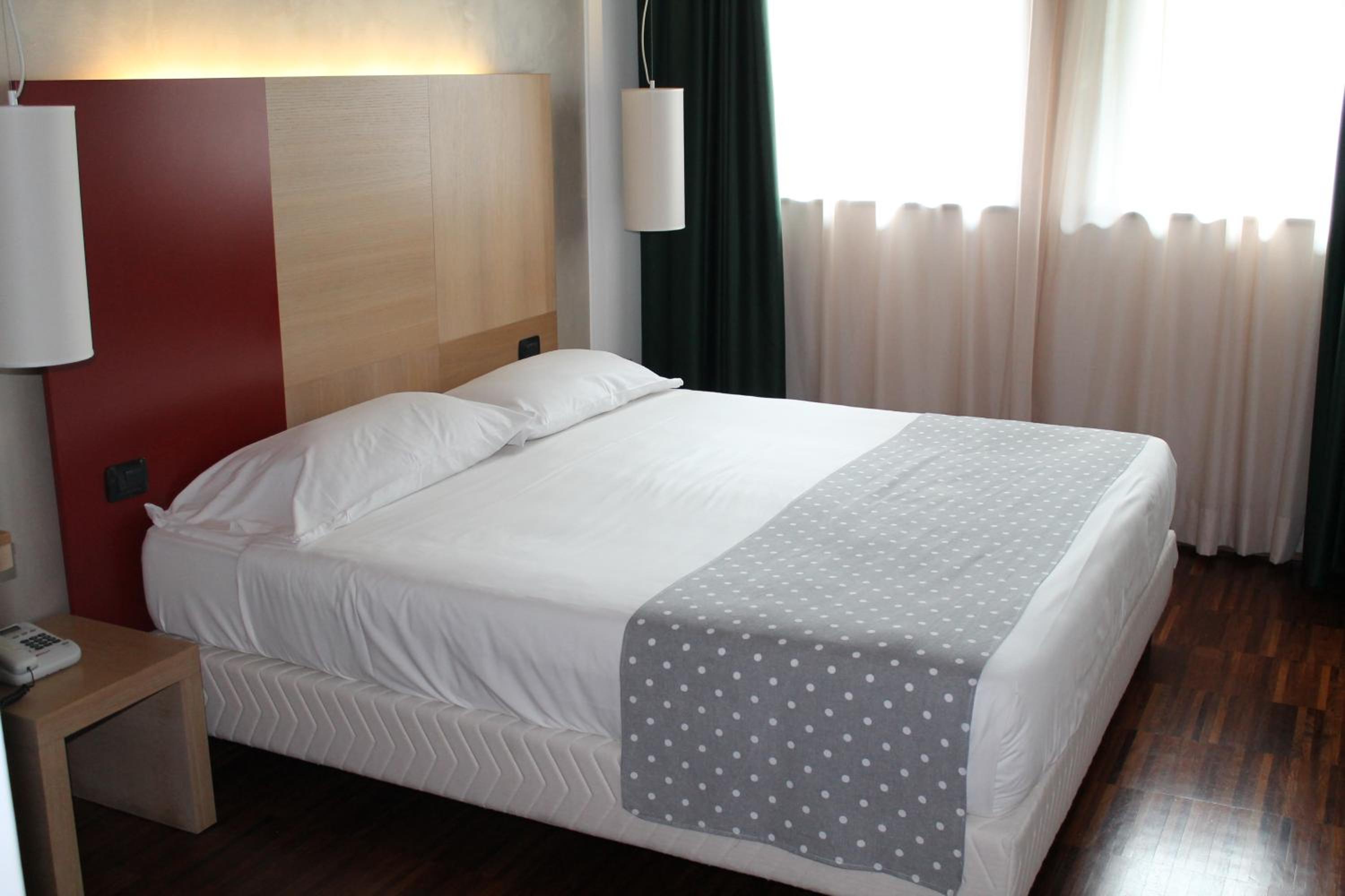 Double Room - Disability Access - Photo 1