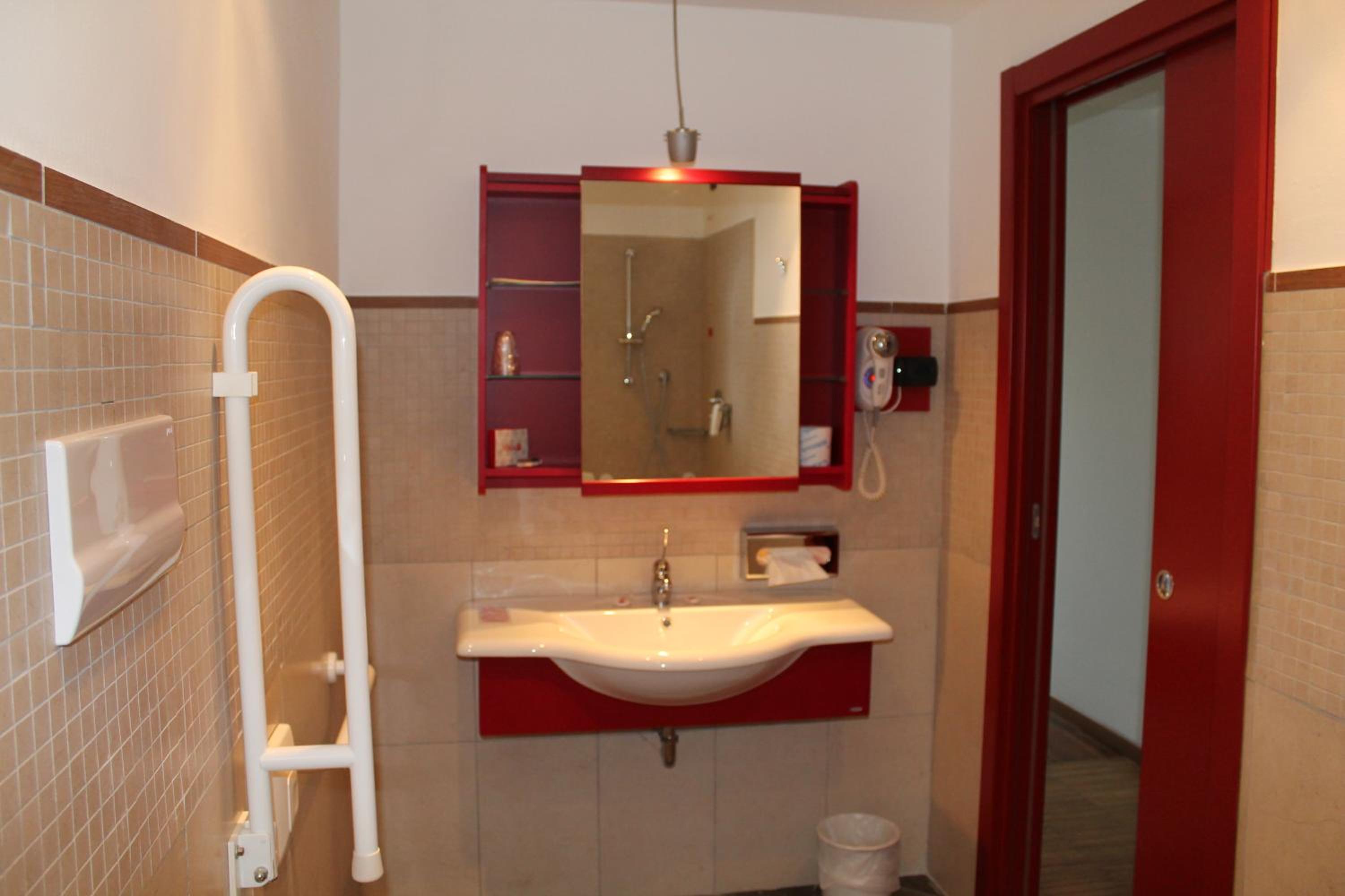 Double Room - Disability Access - Photo 4