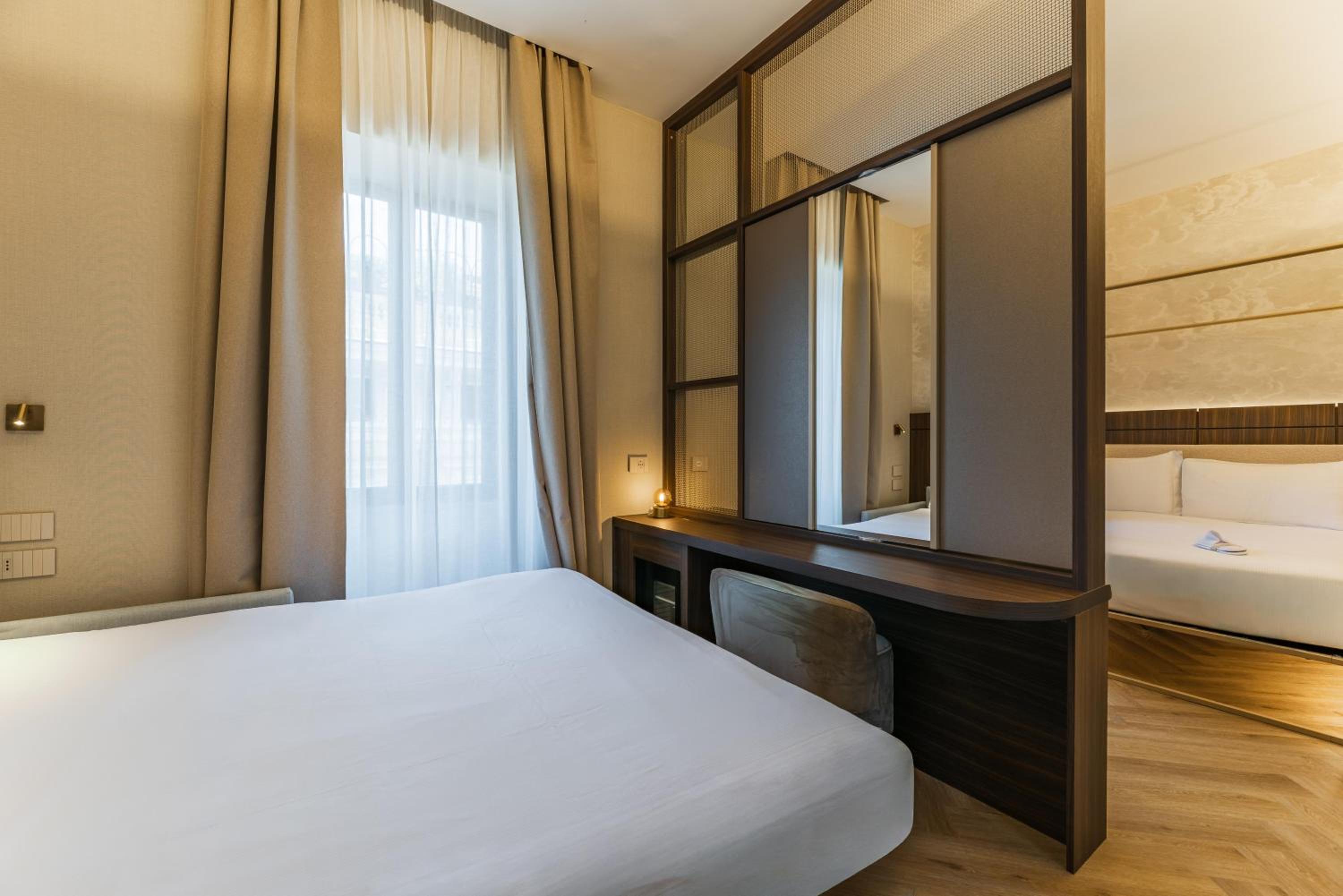 Junior King Suite with Sofa Bed