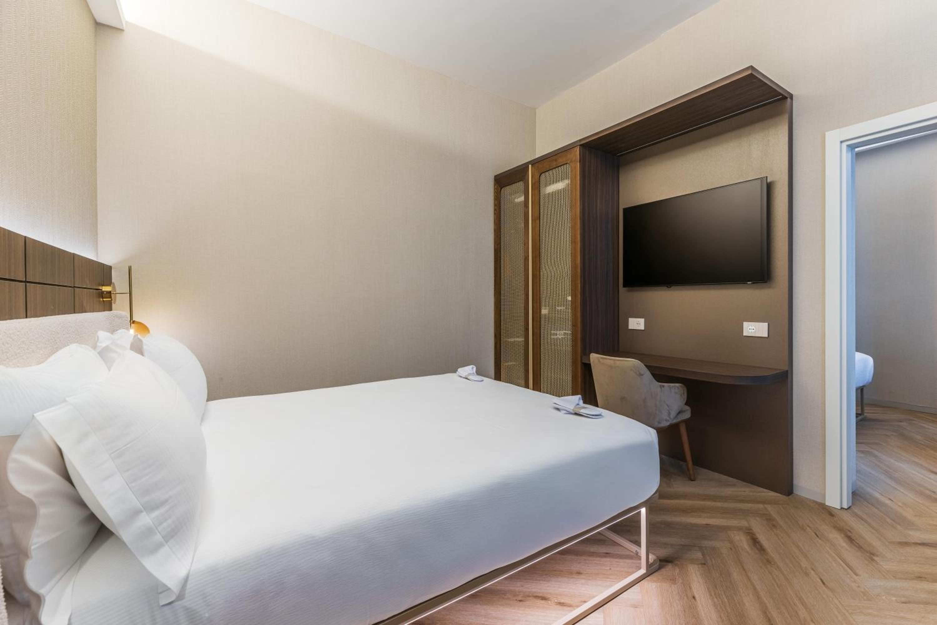 Two-Bedroom Family Suite with One King Bed and Two Single Beds - Non-Smoking