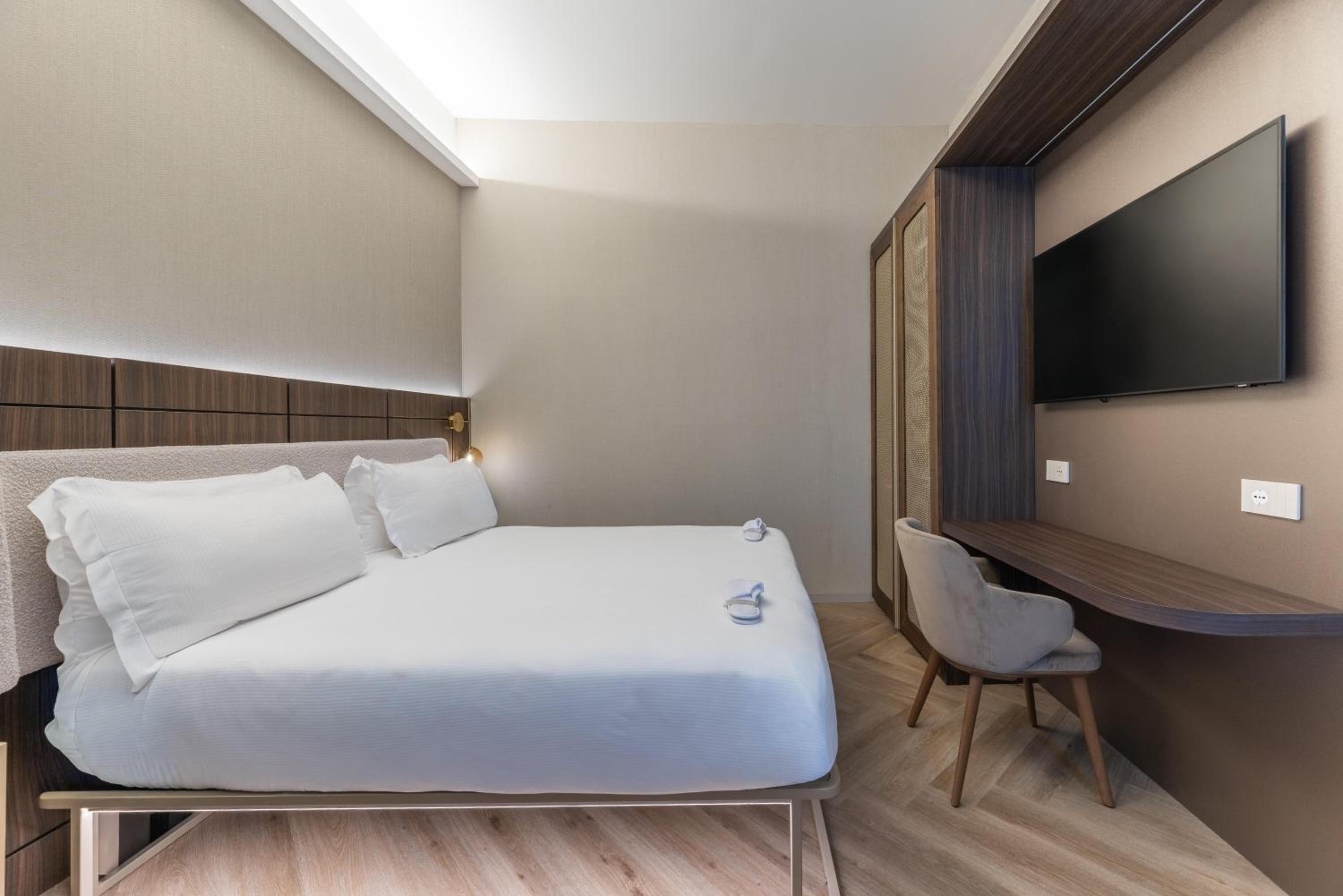 Two-Bedroom Family Suite with One King Bed and Two Single Beds - Non-Smoking