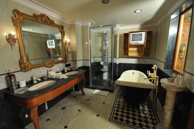 Regent Suite - Photo 3