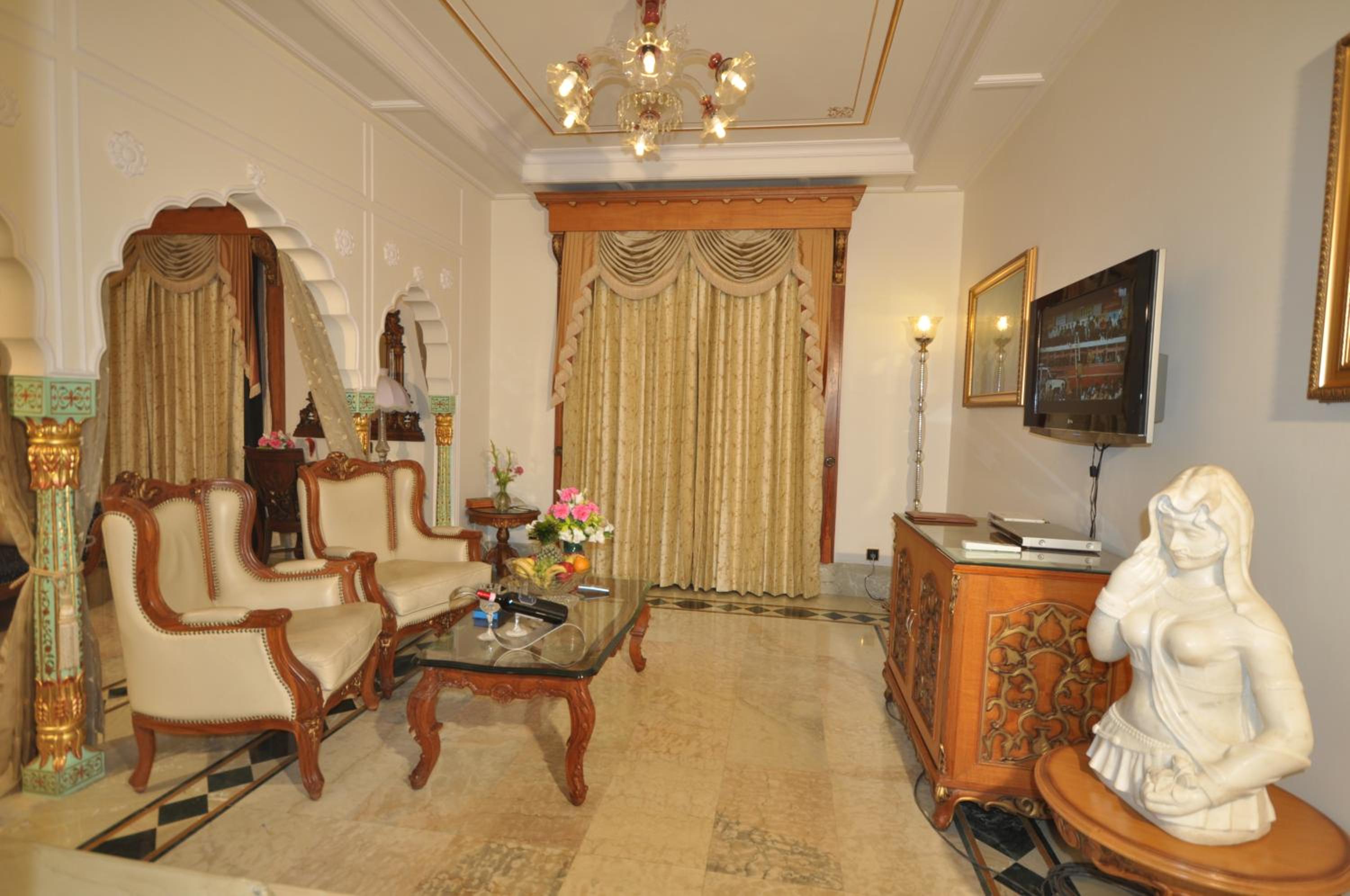 Regent Suite - Photo 6