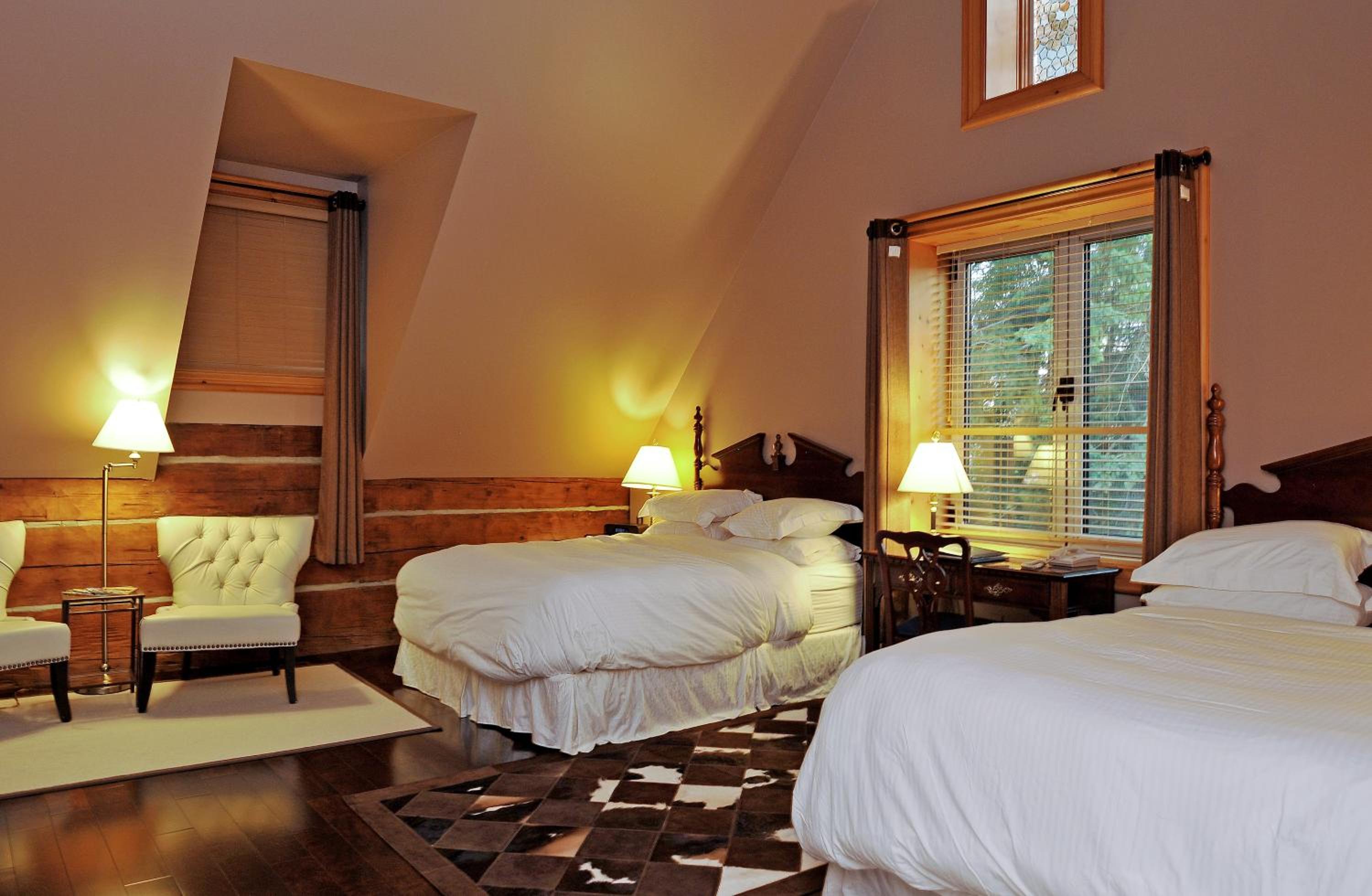 Deluxe Queen Suite