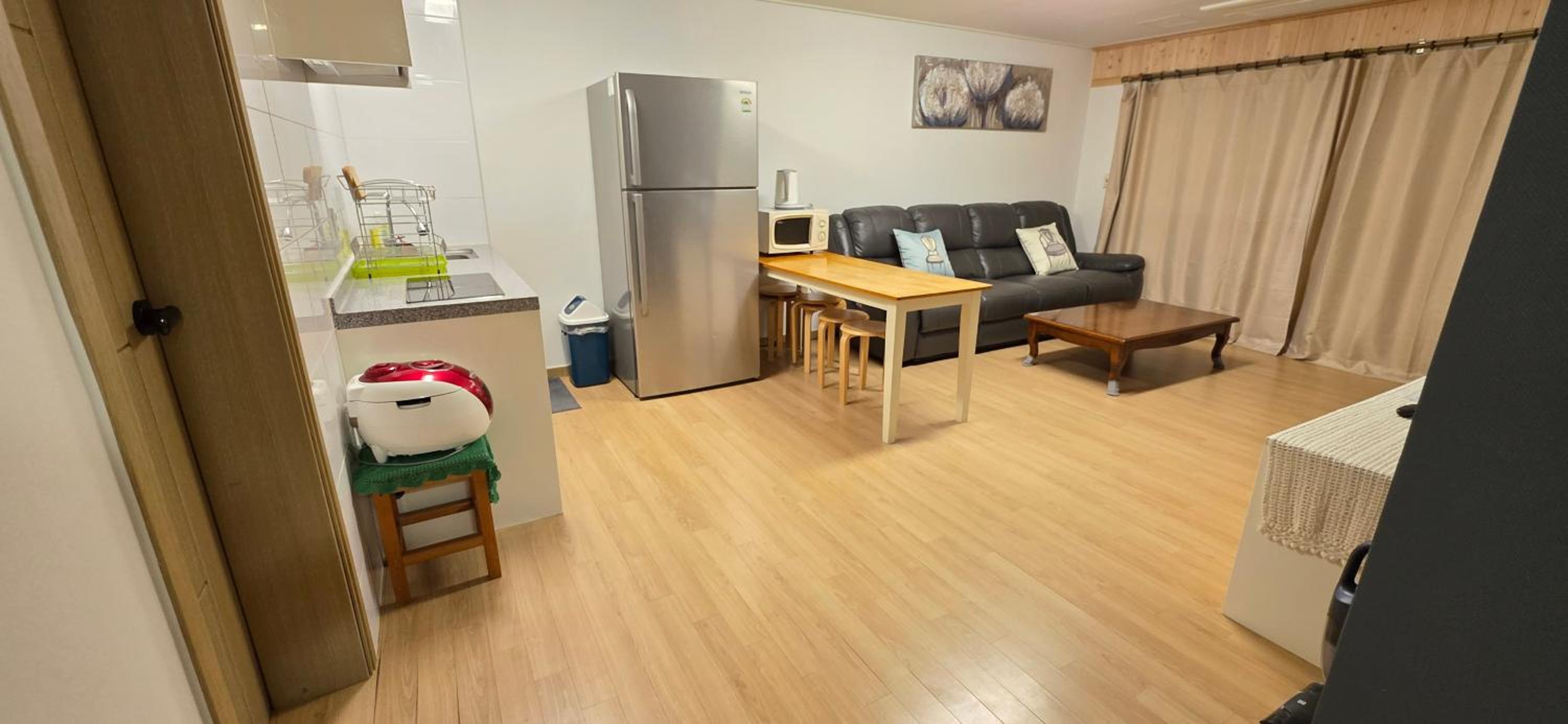 Three-Bedroom House - Photo 3