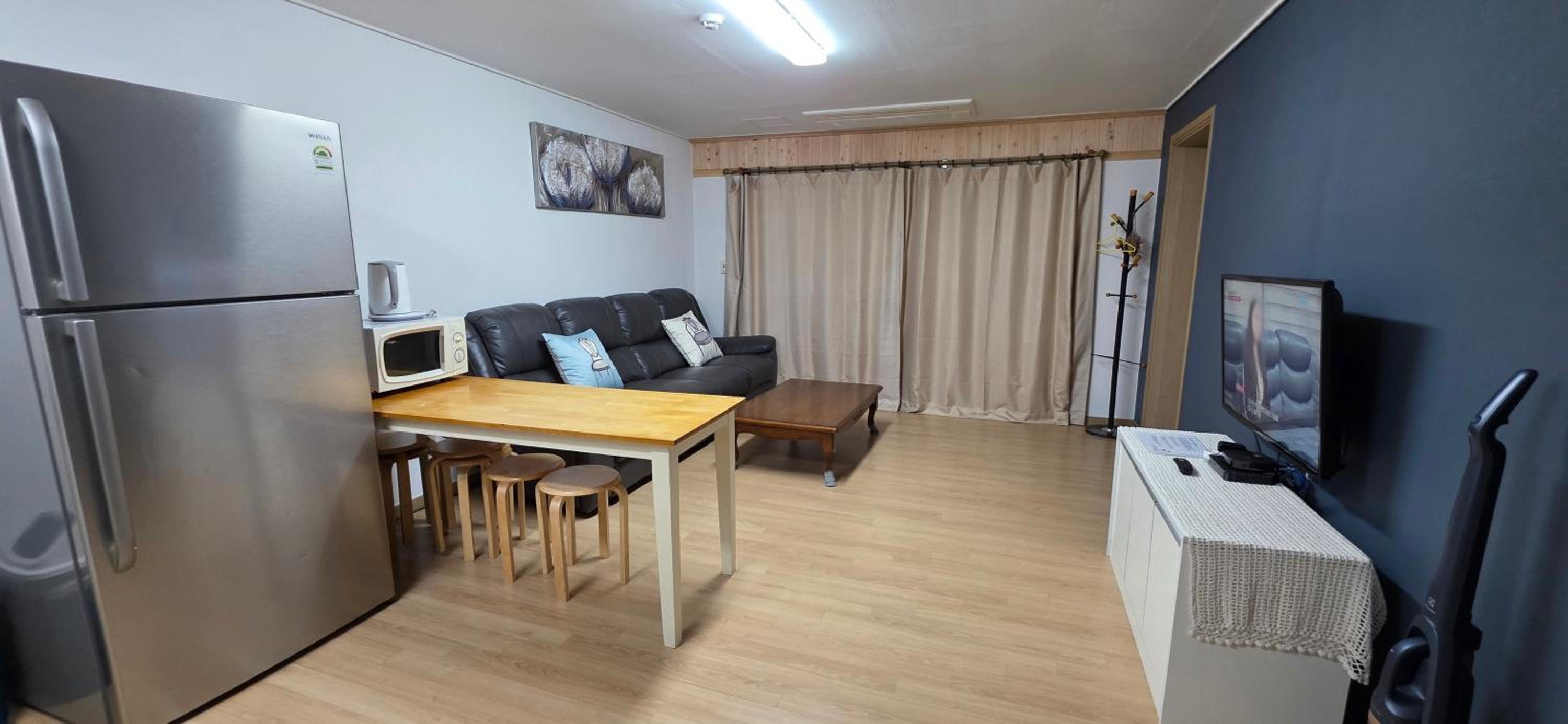 Three-Bedroom House - Photo 4