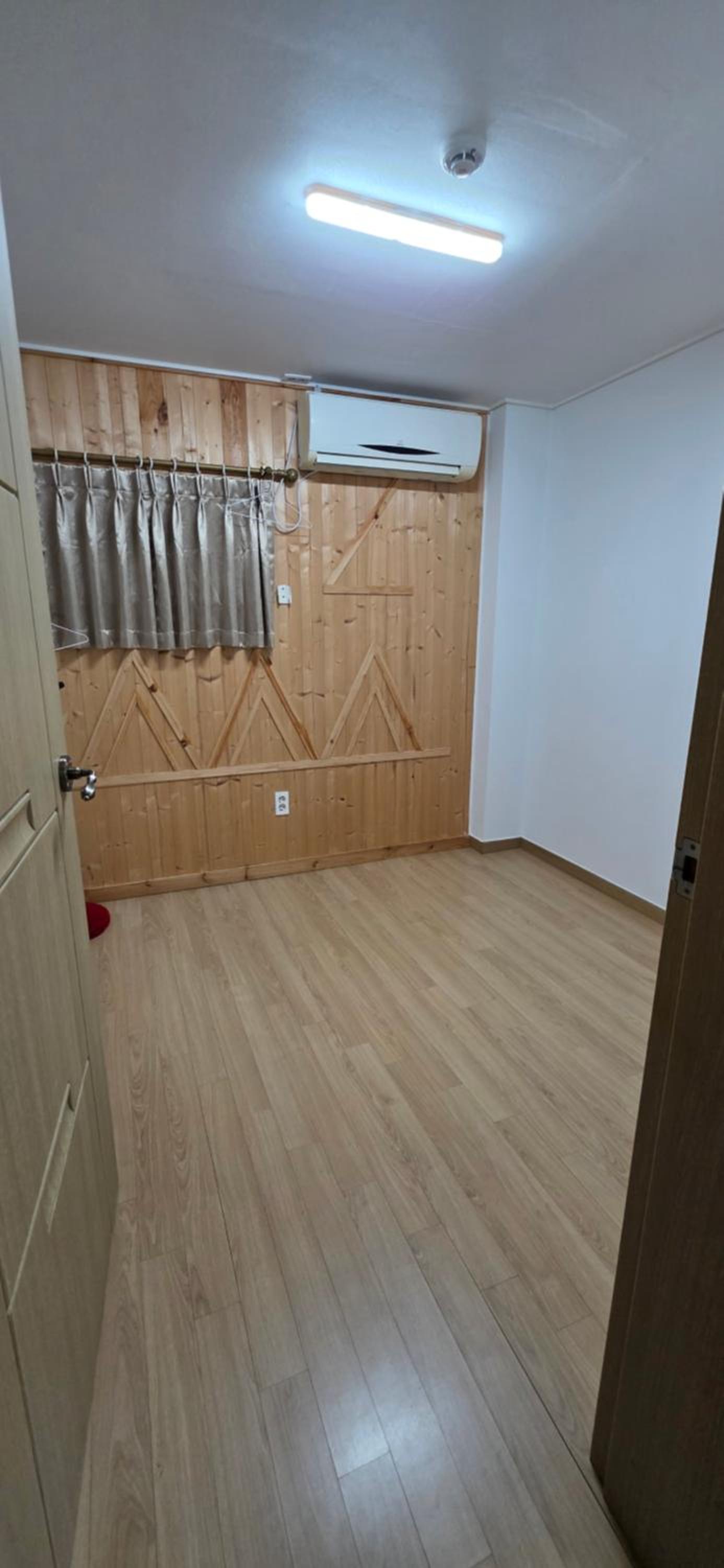 Three-Bedroom House - Photo 6
