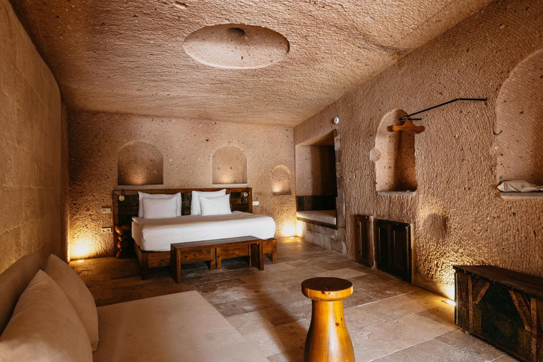 Grand Cave Pool Suite photo 3