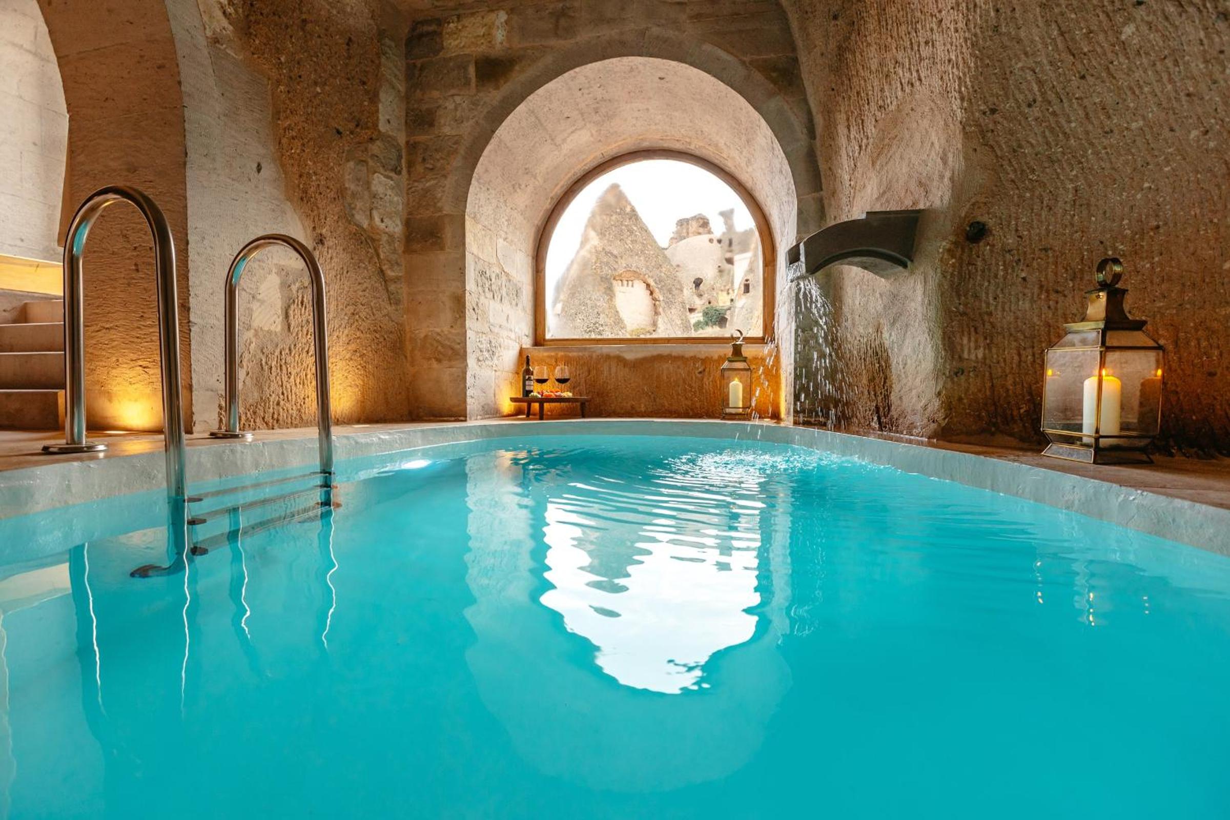 Grand Cave Pool Suite photo 2