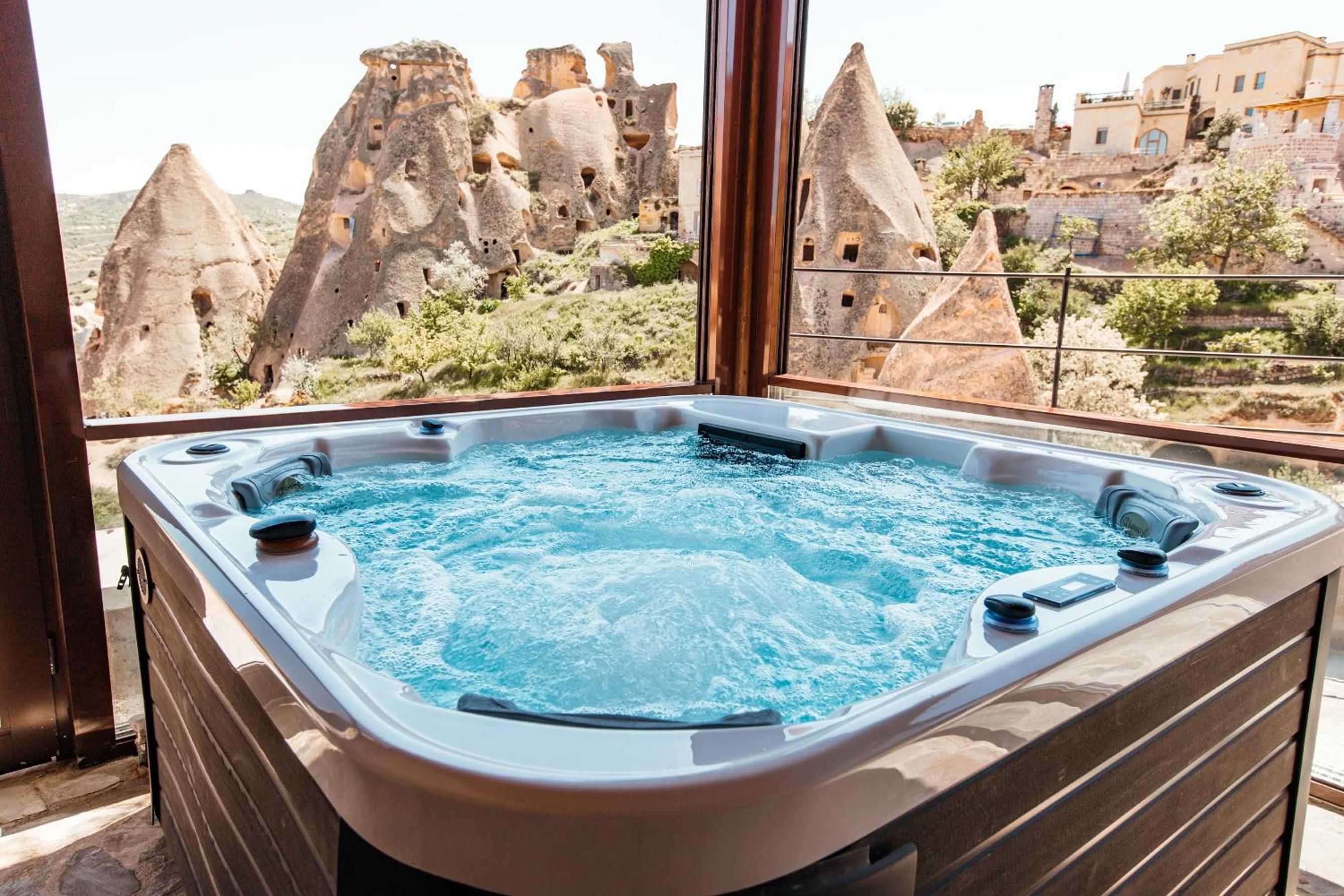Suite with Hot Tub
