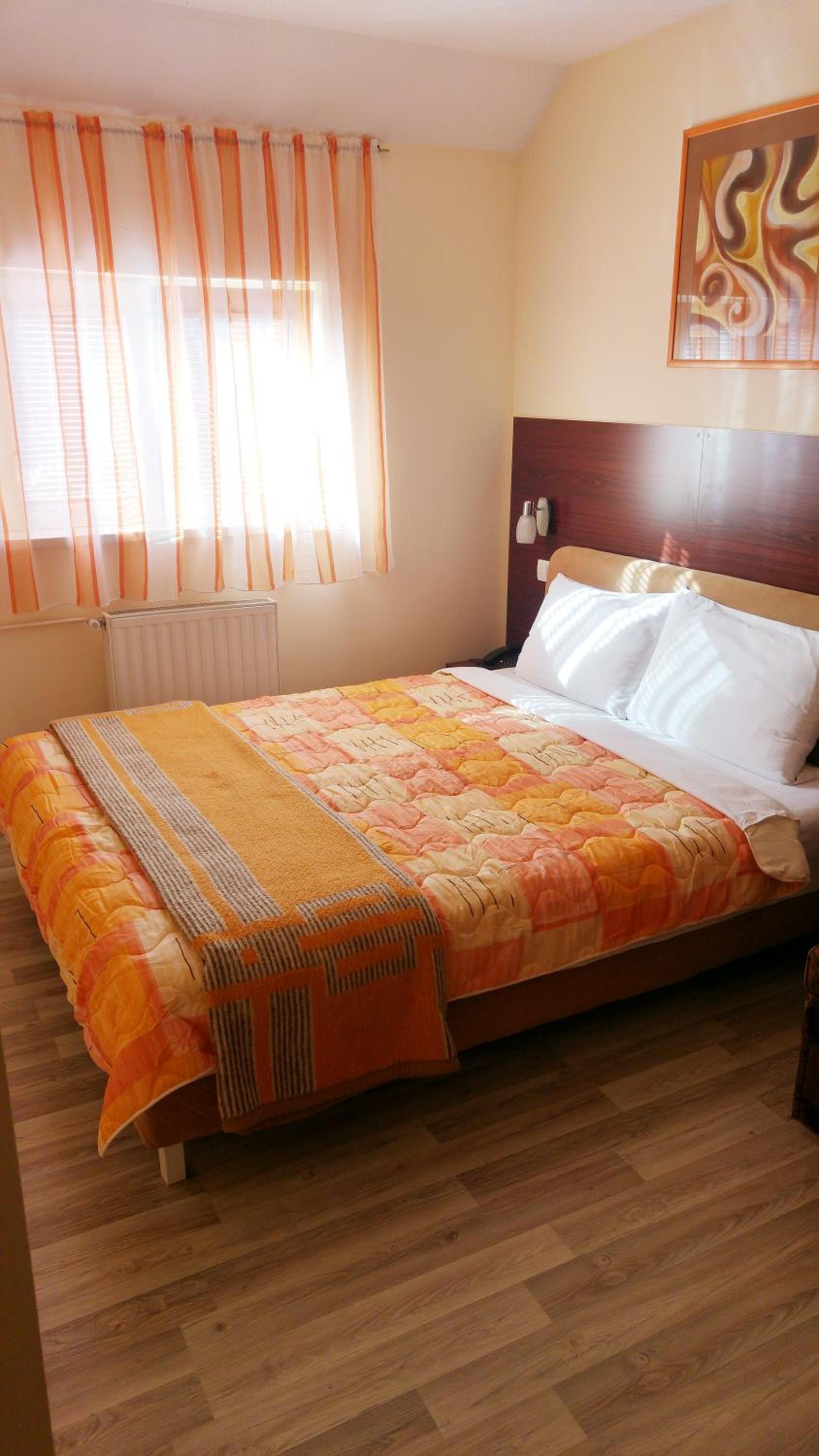 Double Room - Photo 2