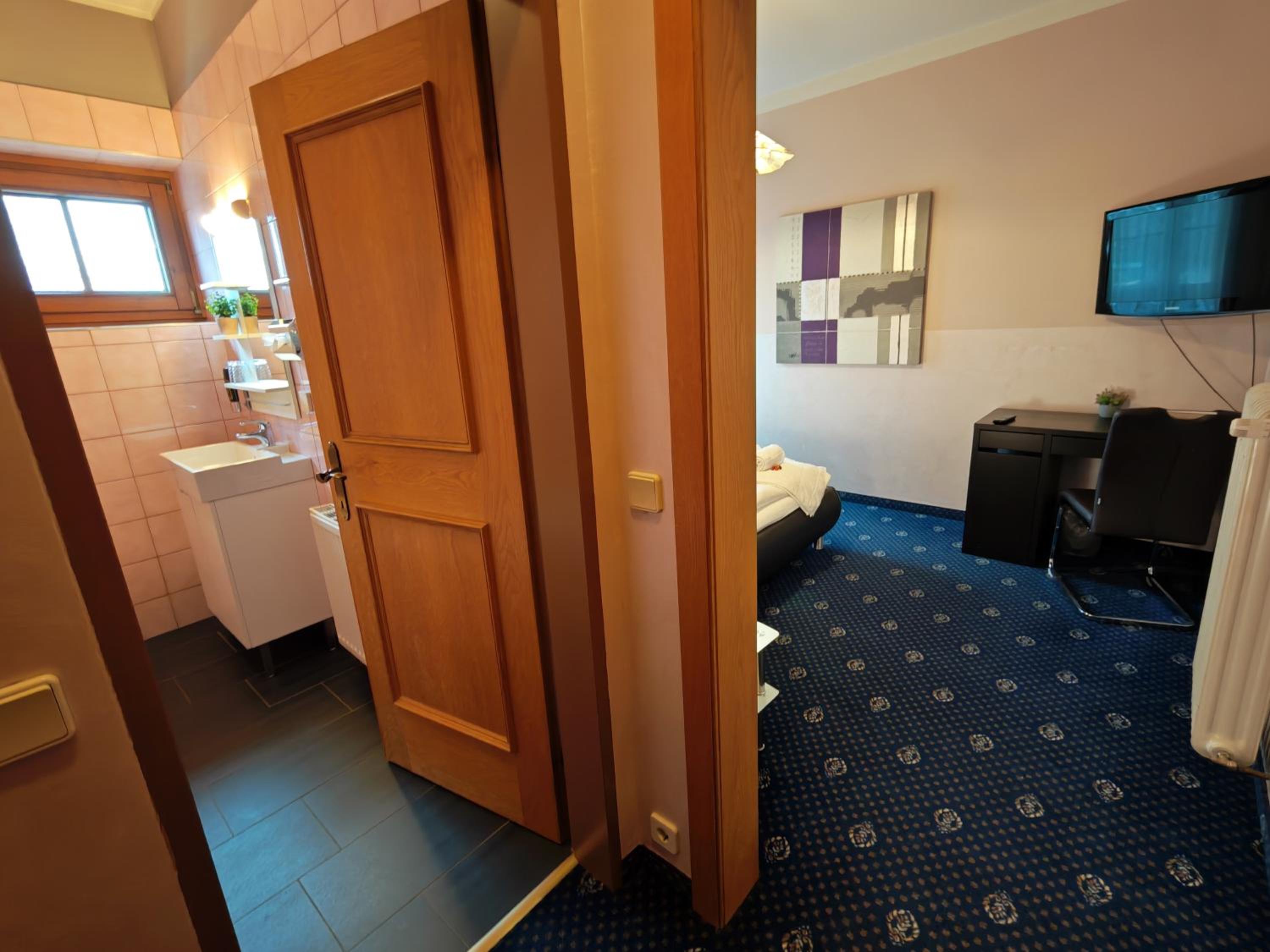 Double Room with Balcony photo 3