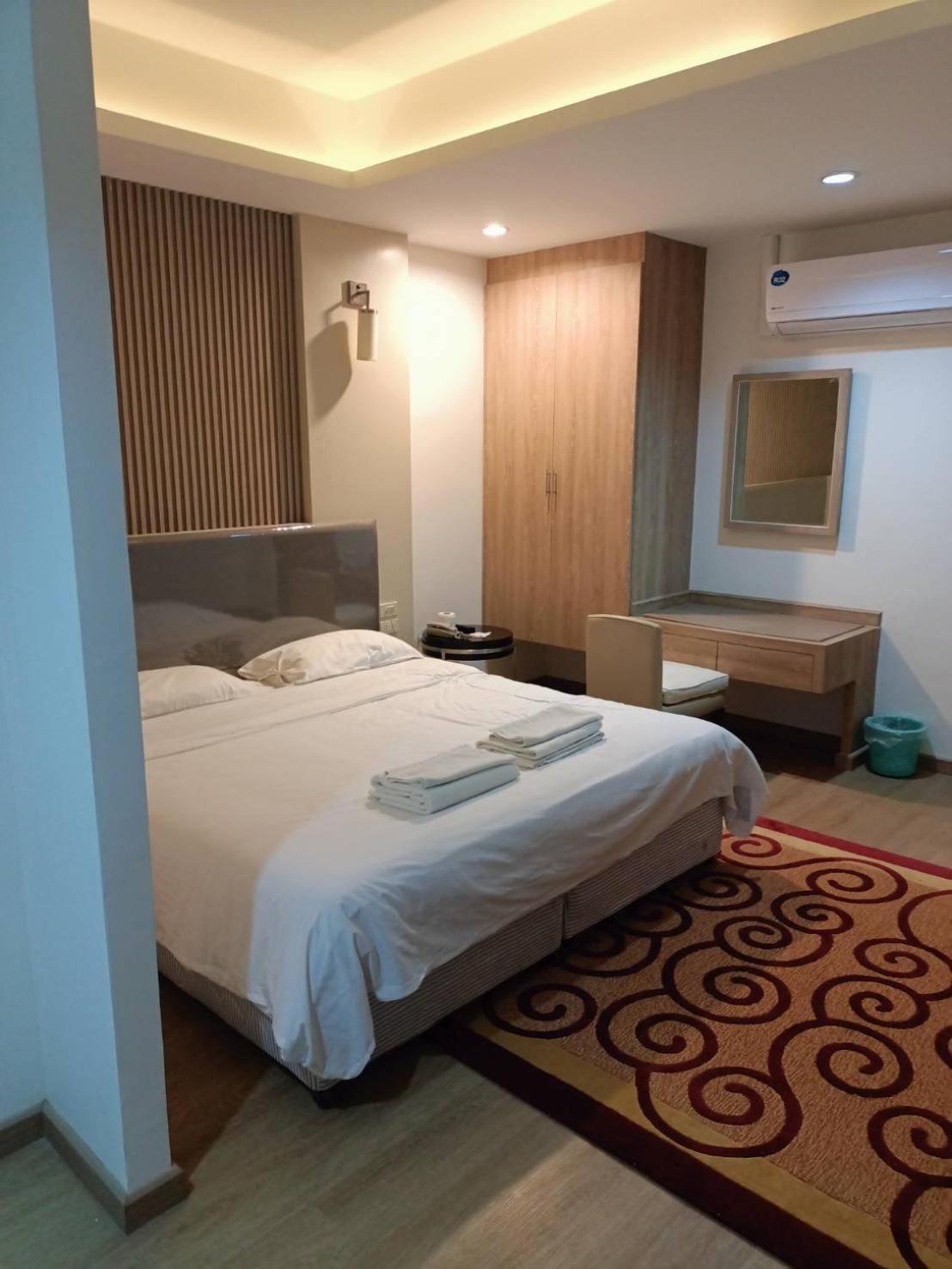 Deluxe King Room photo 3
