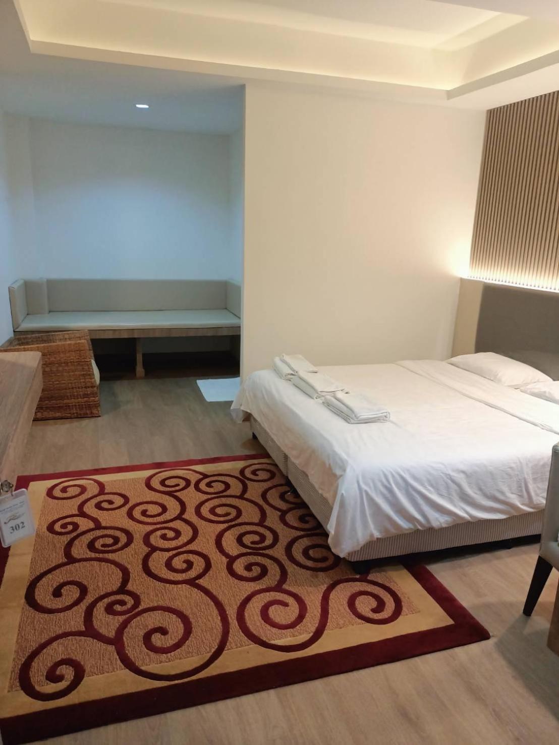 Deluxe King Room photo 2
