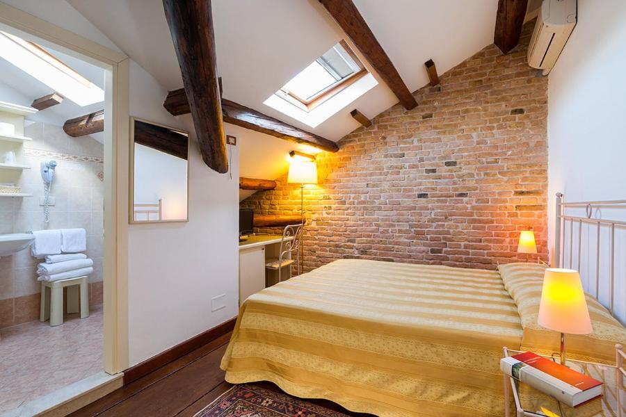 Attic Double or Twin Room photo 3