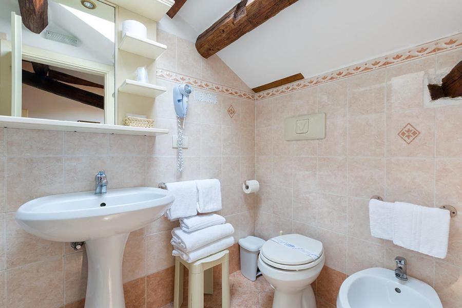 Standard Double Room photo 3