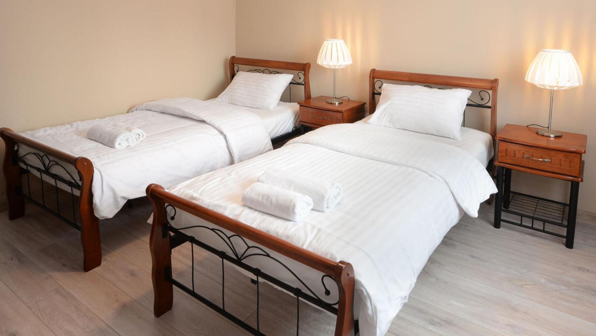 Six-Bed Room - Photo 2