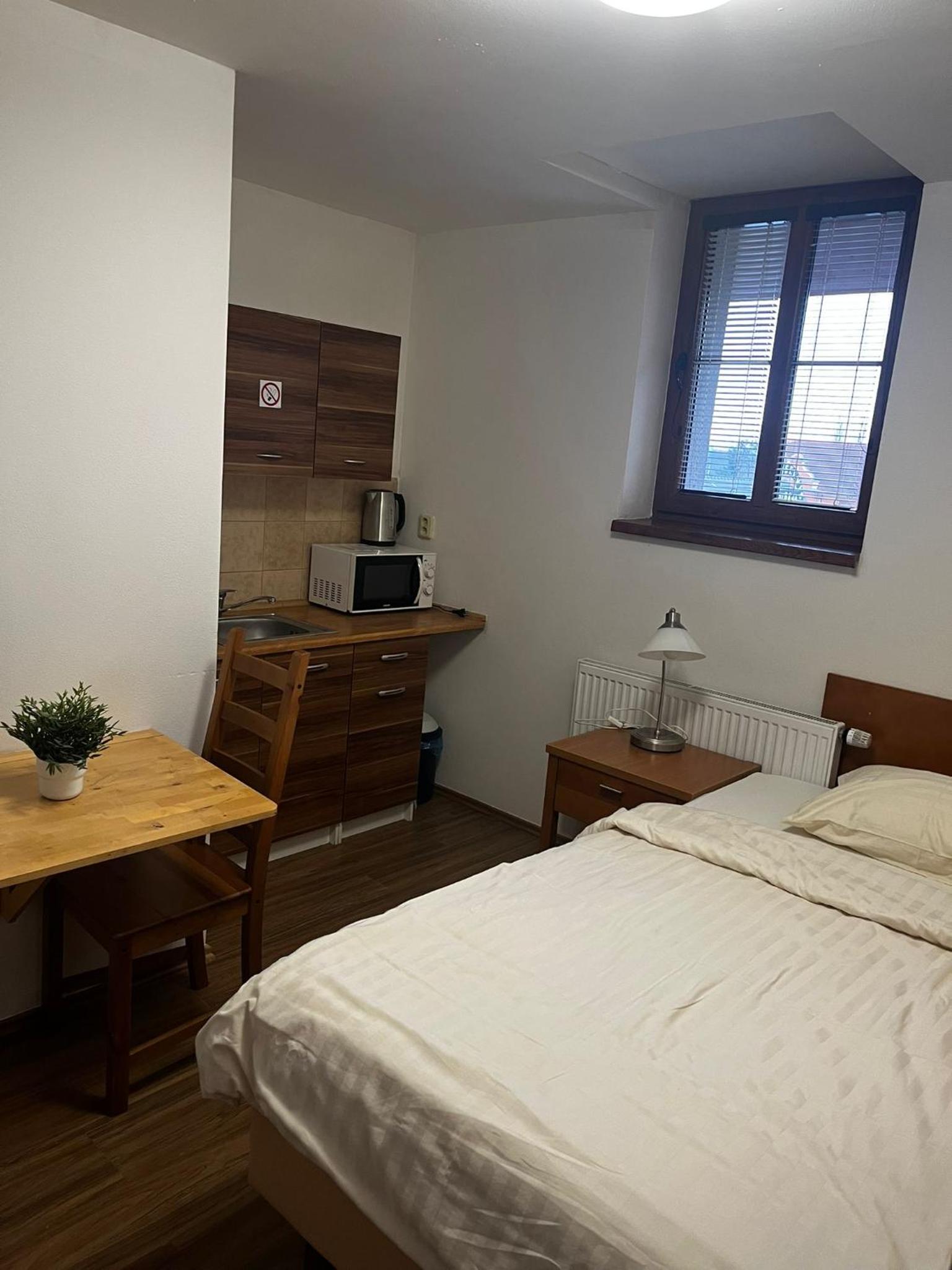 Single Room with Bathroom photo 1