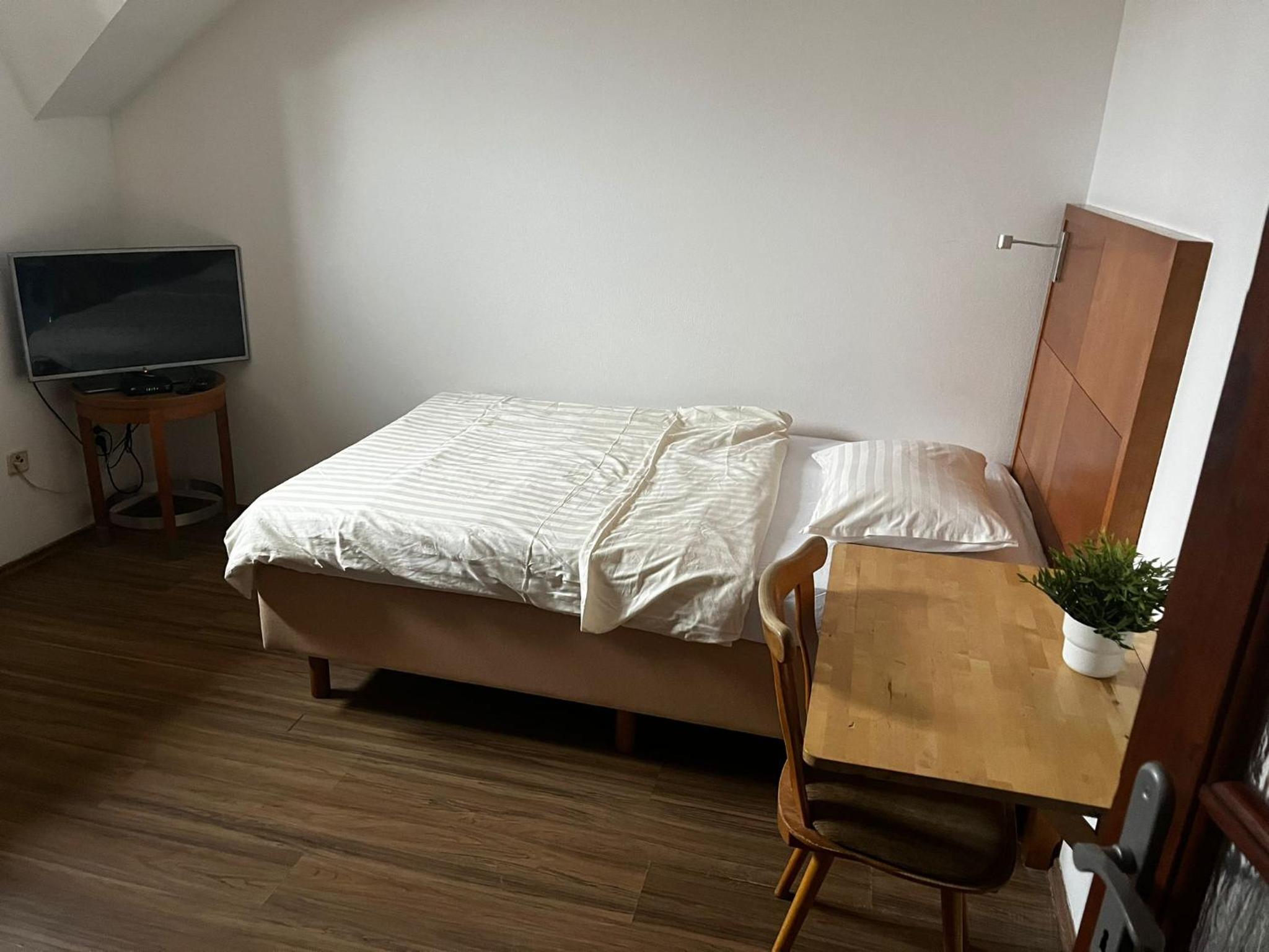 Single Room with Bathroom photo 1