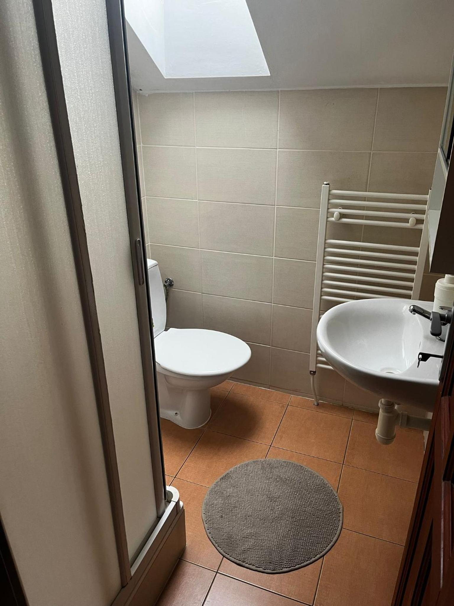 Single Room with Bathroom photo 2
