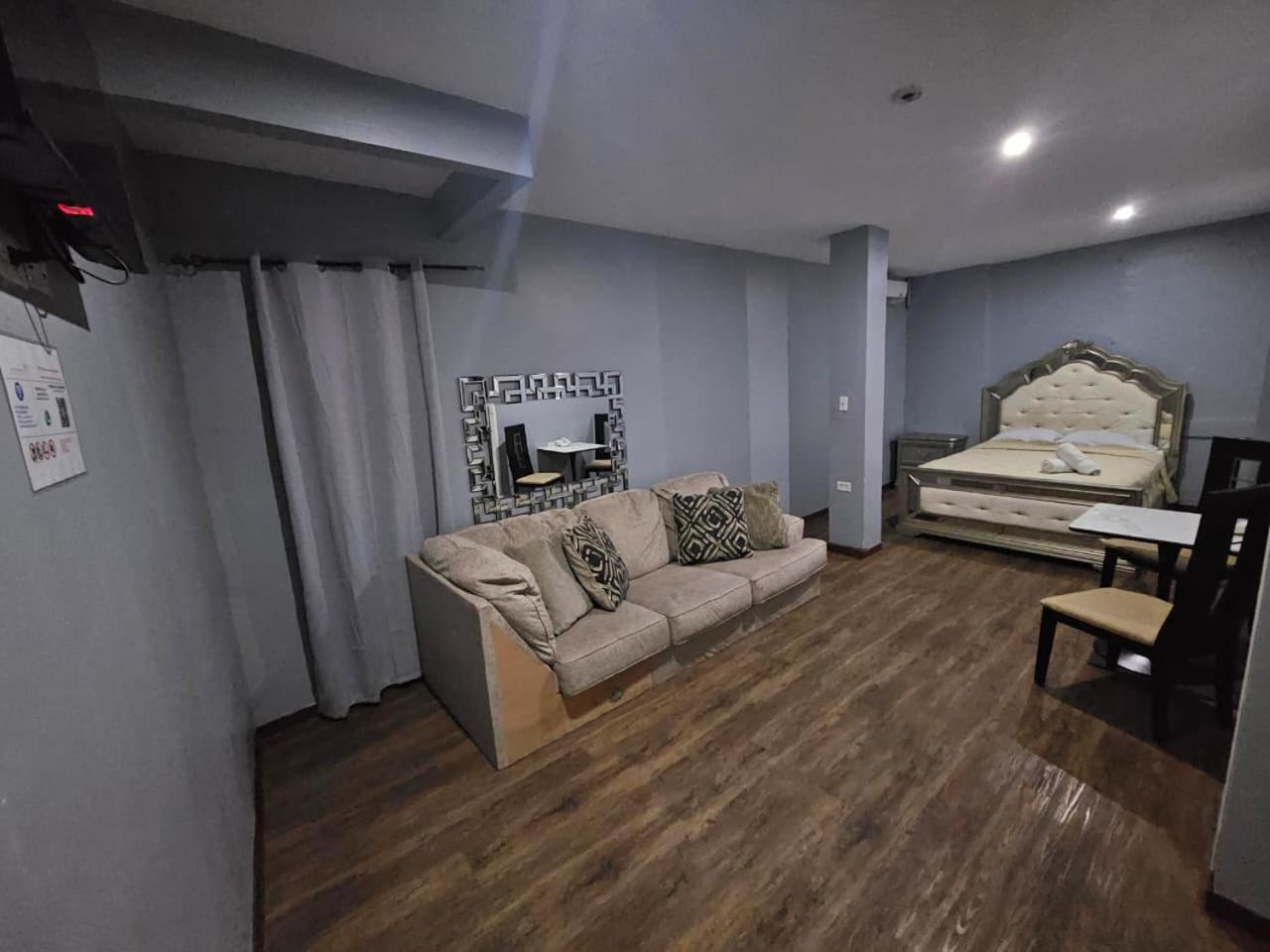 Queen Room photo 1