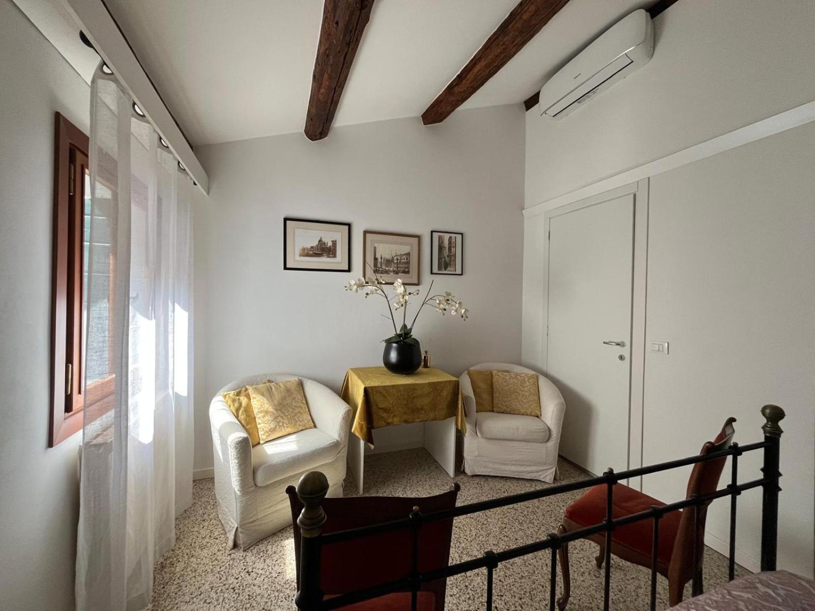 One-Bedroom House photo 1