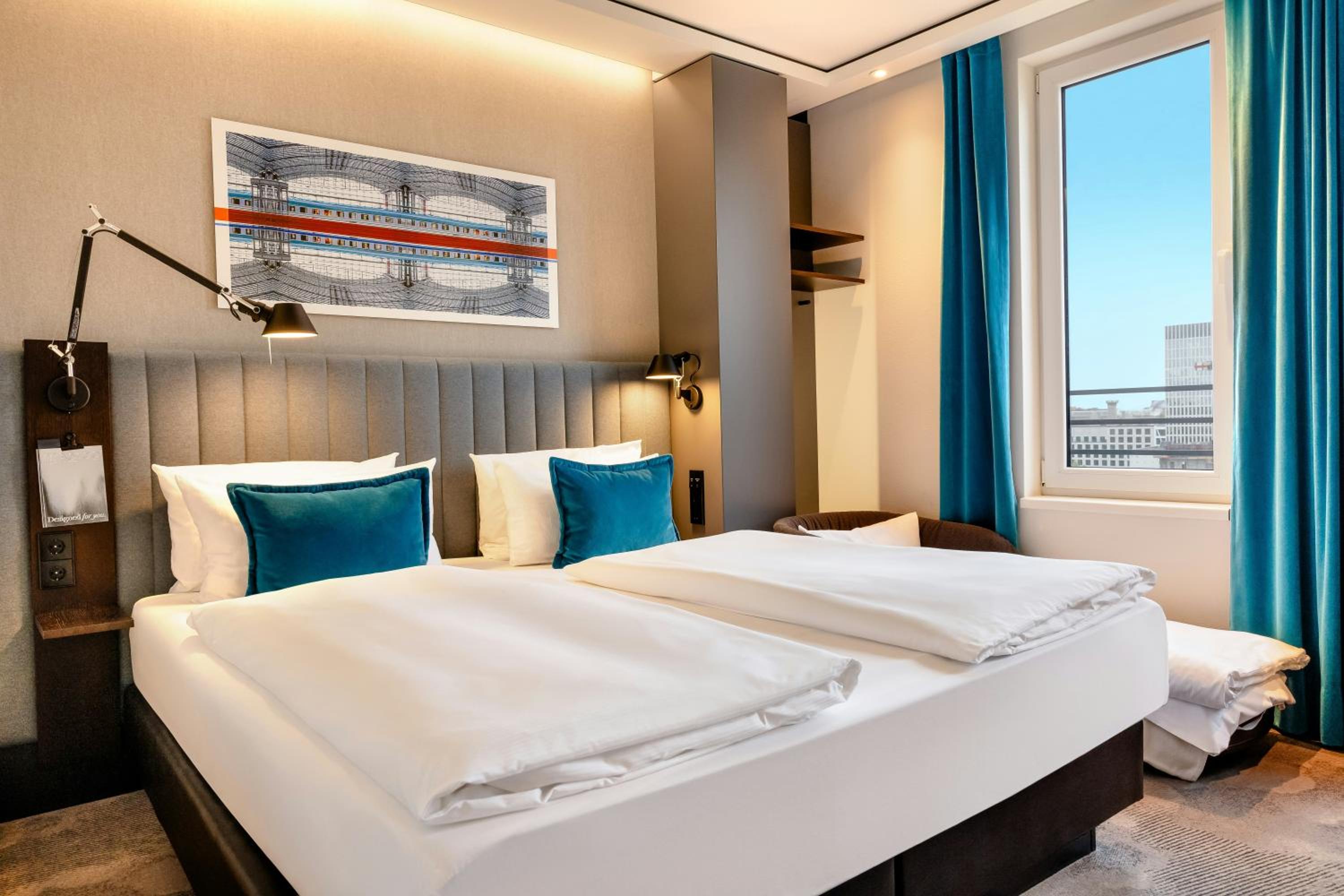 Deluxe Room (2 Adults + 1 Child) photo 1