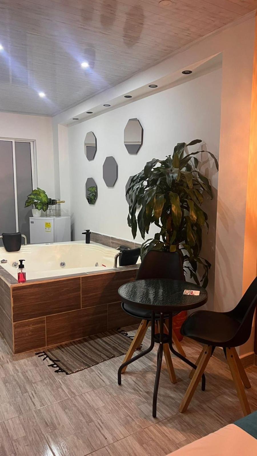 Suite with Hot Tub photo 1