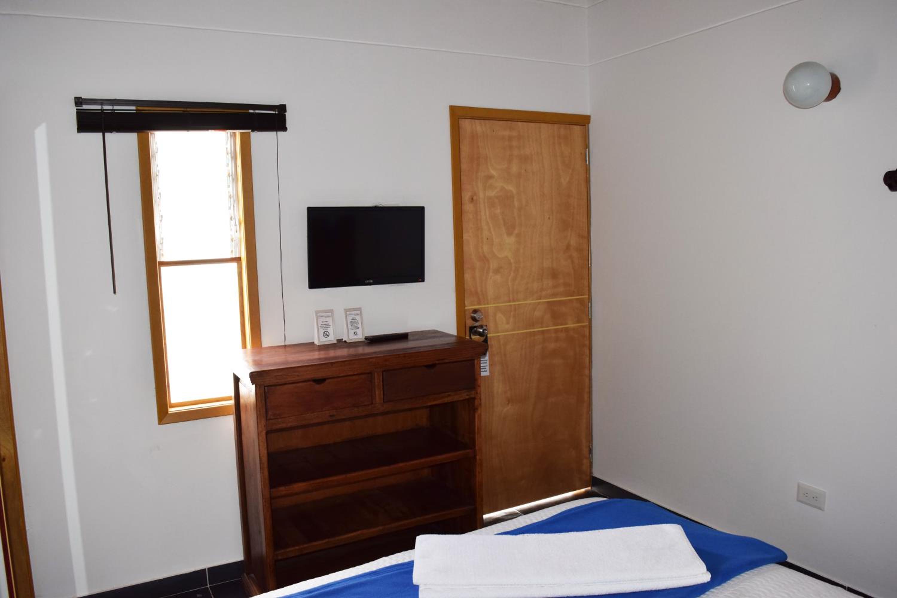 Basic Triple Room photo 3