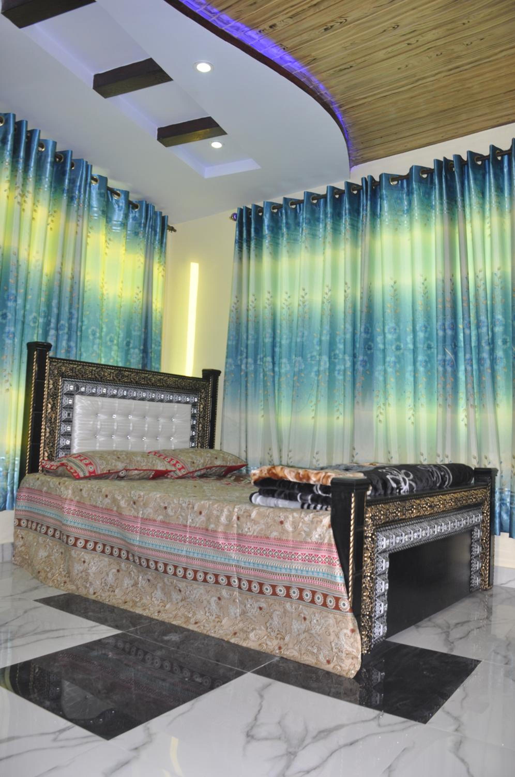 Deluxe Room with Mountain View