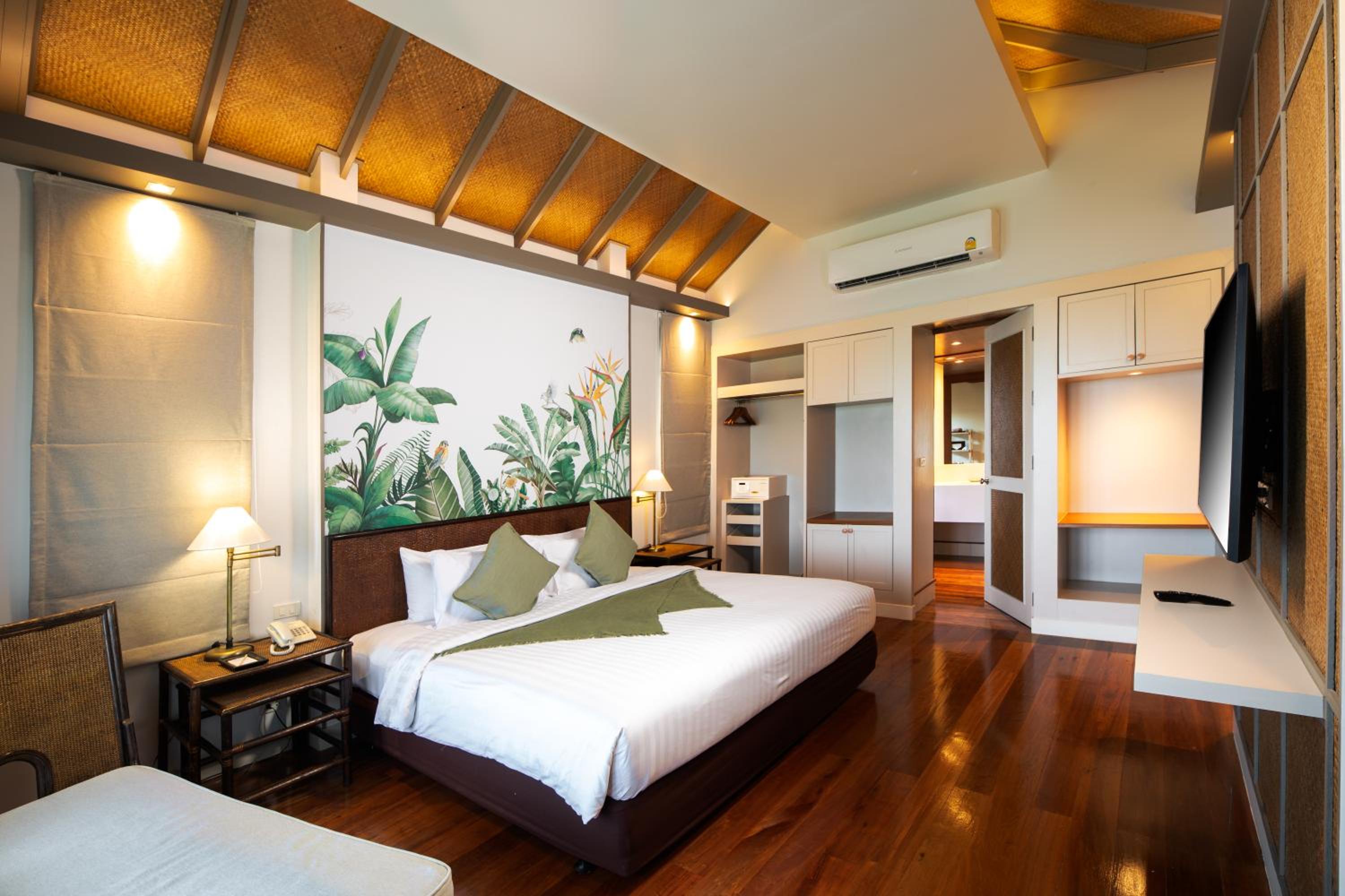 Quadruple Room with Bath photo 2