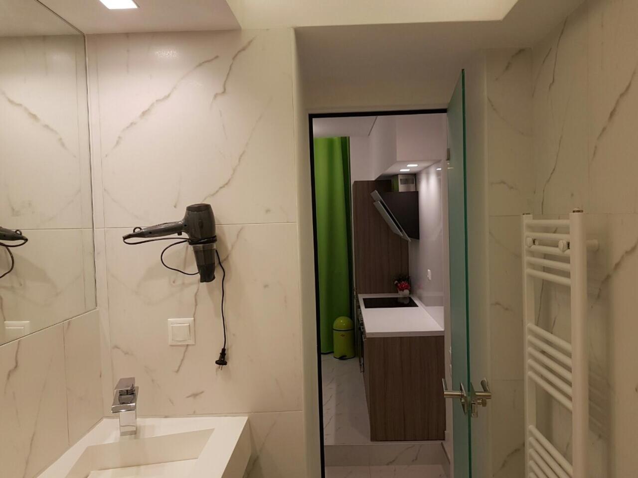 One-Bedroom Apartment - Photo 11