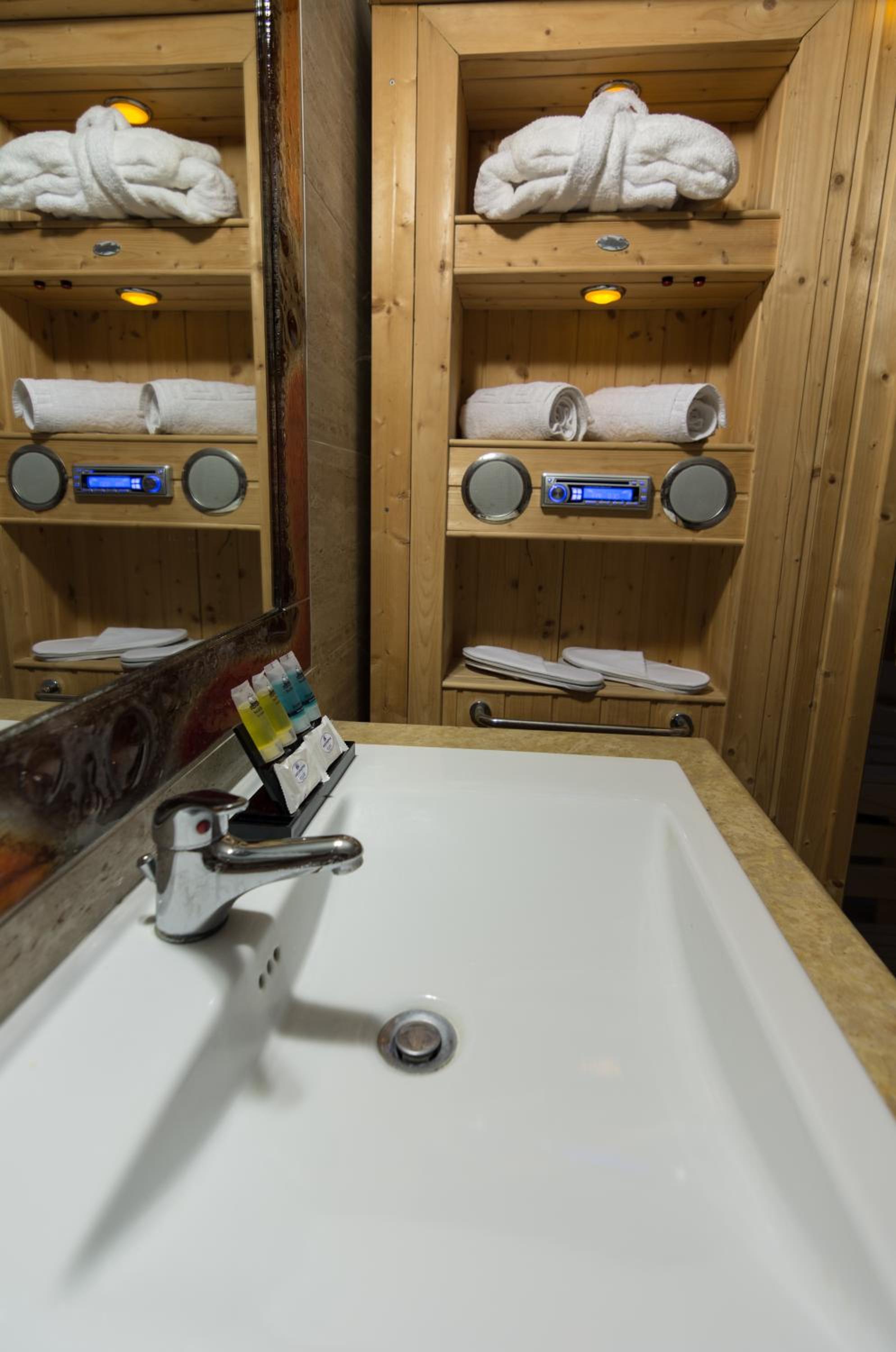 Junior Suite with Sauna - Photo 6