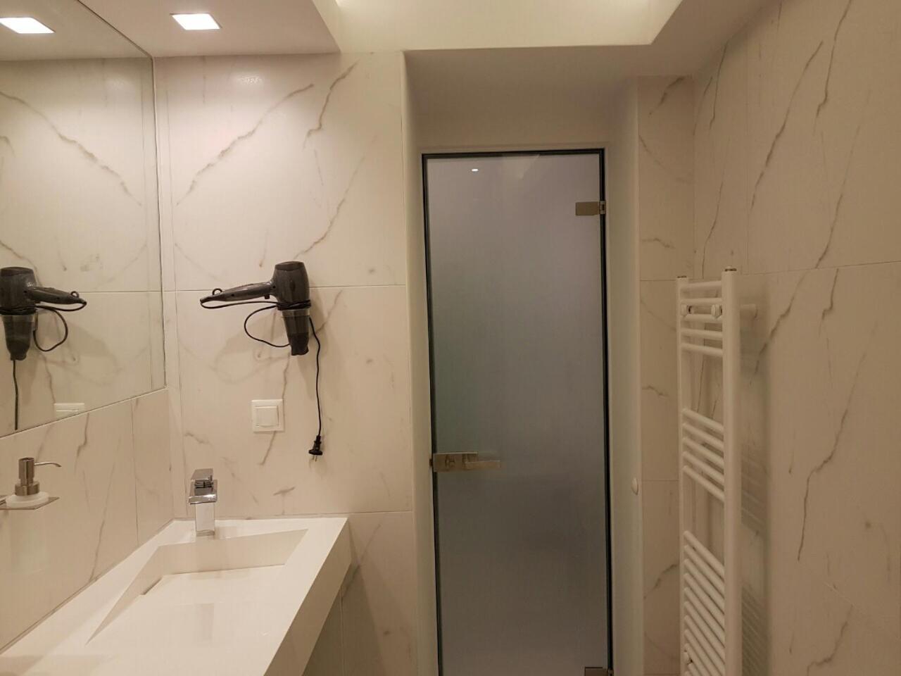 One-Bedroom Apartment - Photo 17