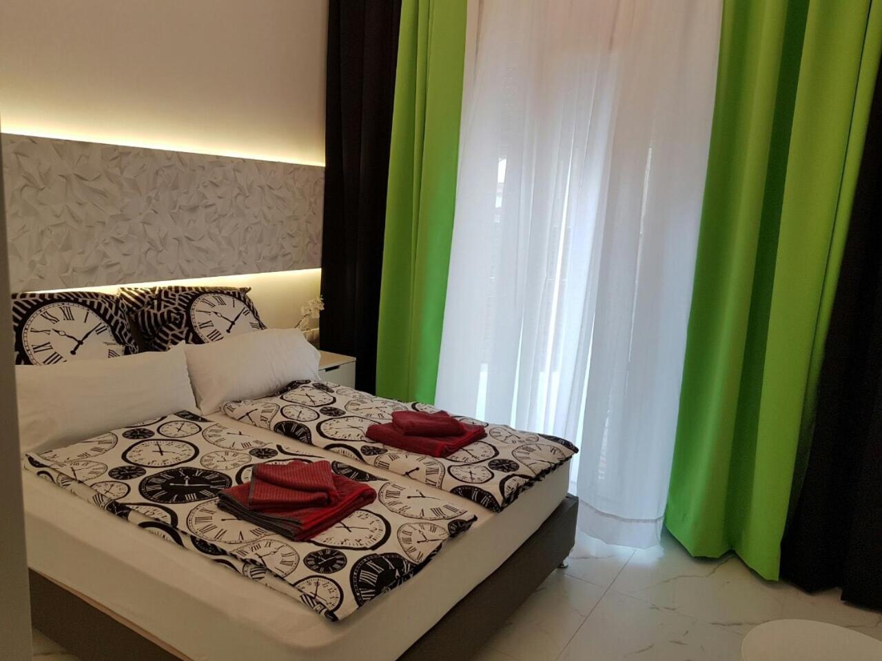 One-Bedroom Apartment - Photo 1