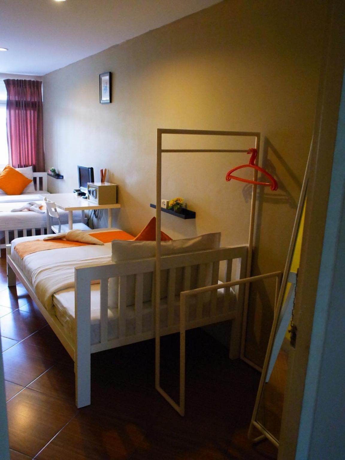 Standard Twin Room with Shared Bathroom photo 3
