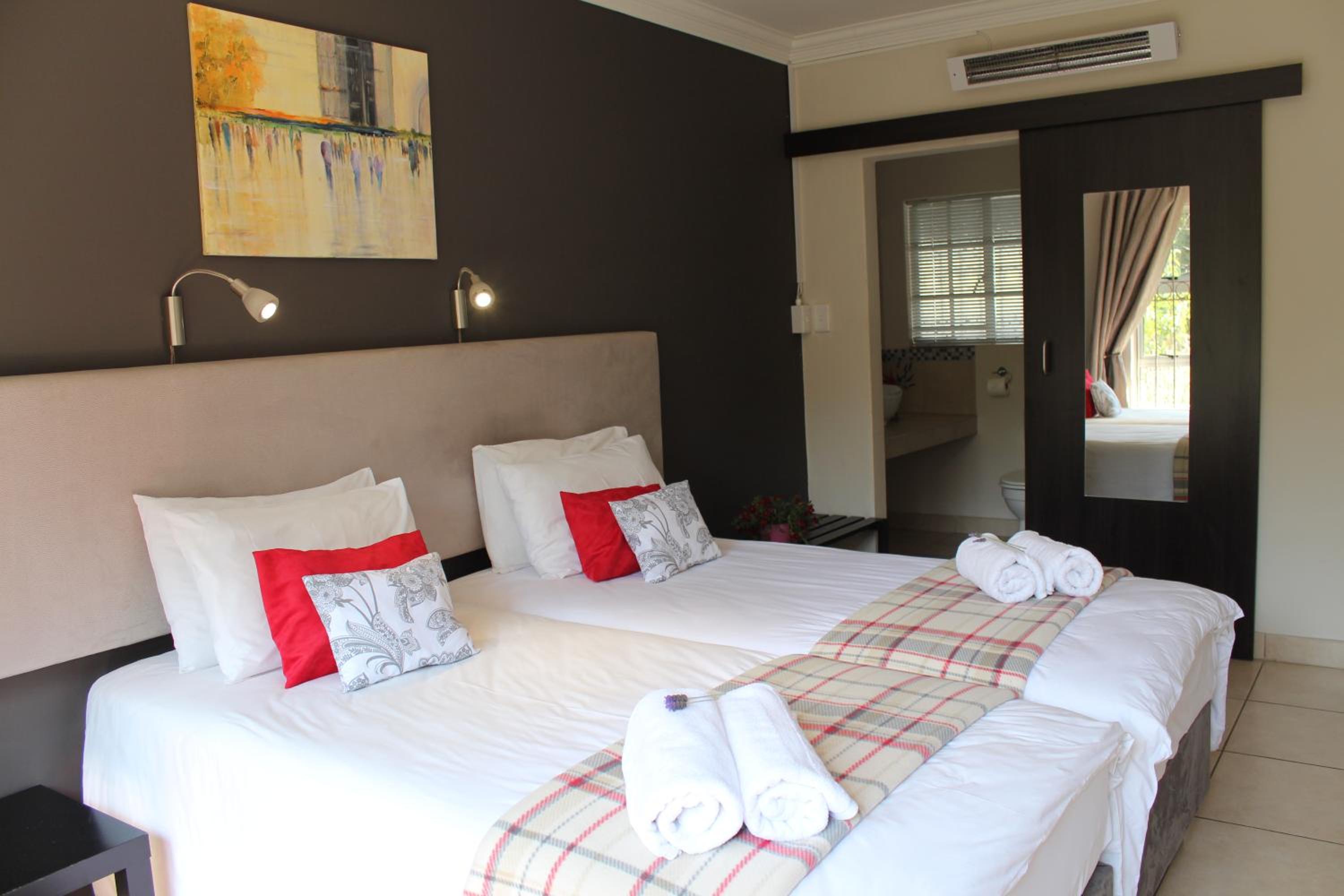 8 - Twin Room  photo 2