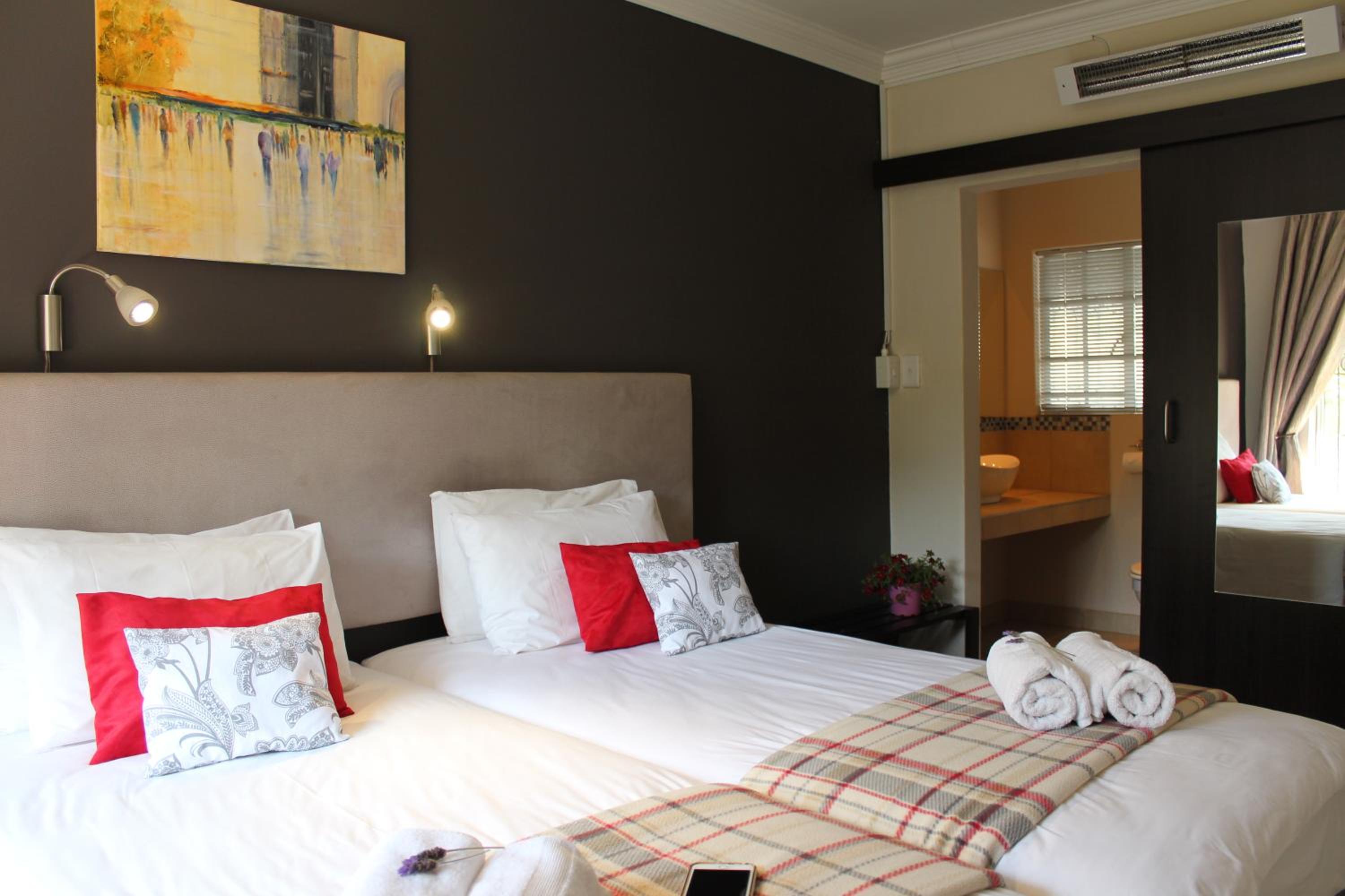 8 - Twin Room  photo 3
