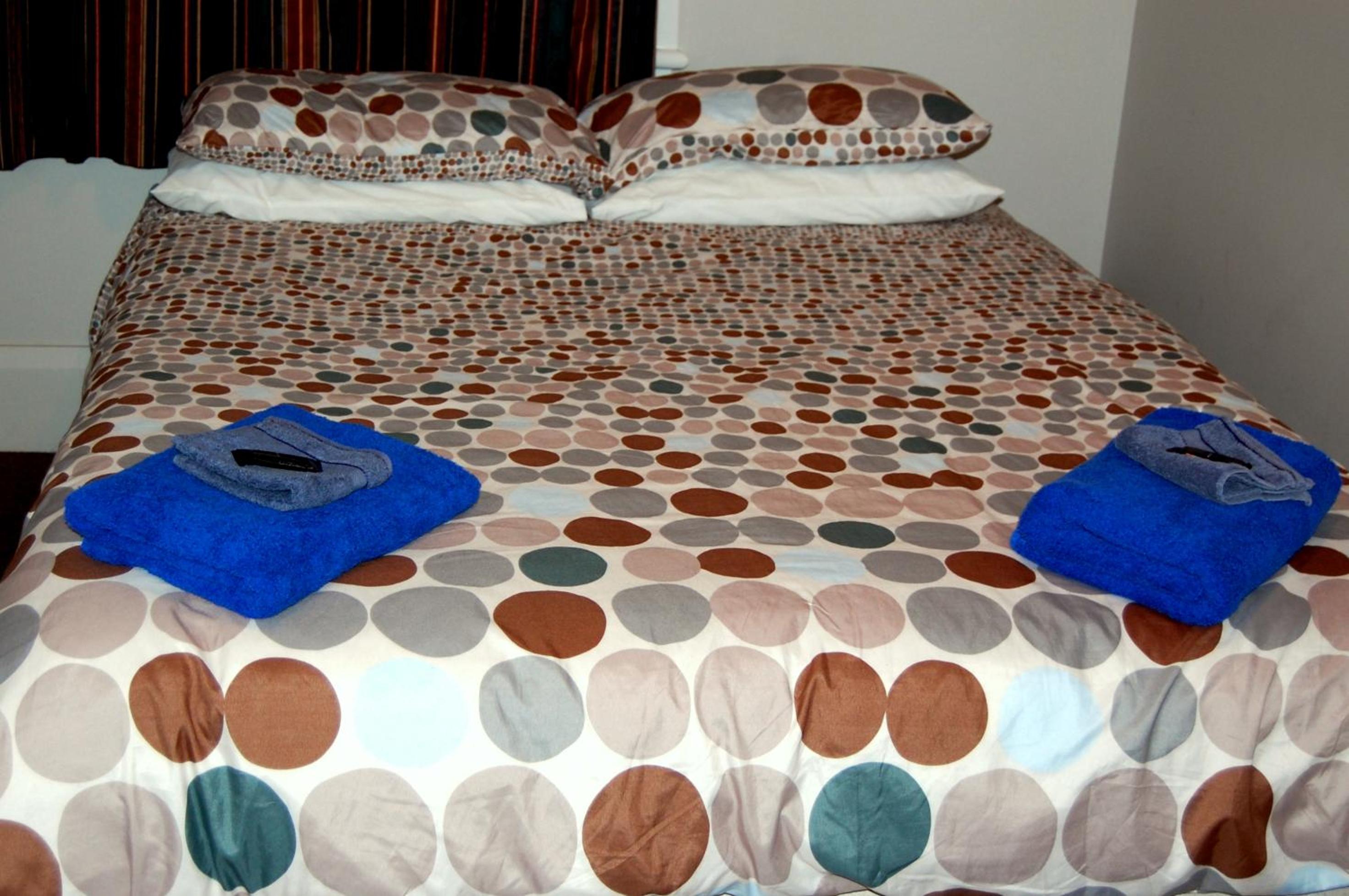 Queen Room photo 2