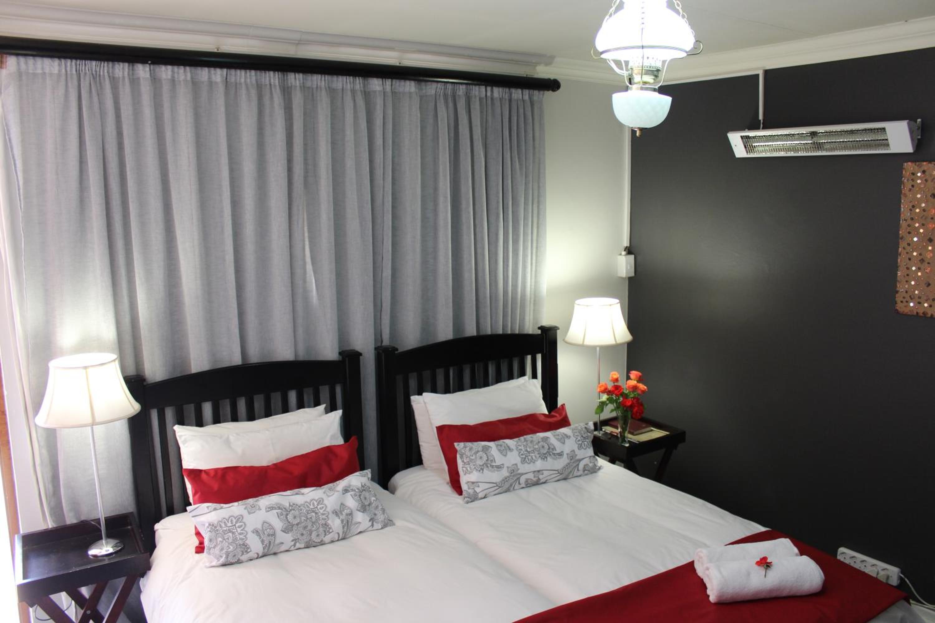 4 - Twin Room  photo 2